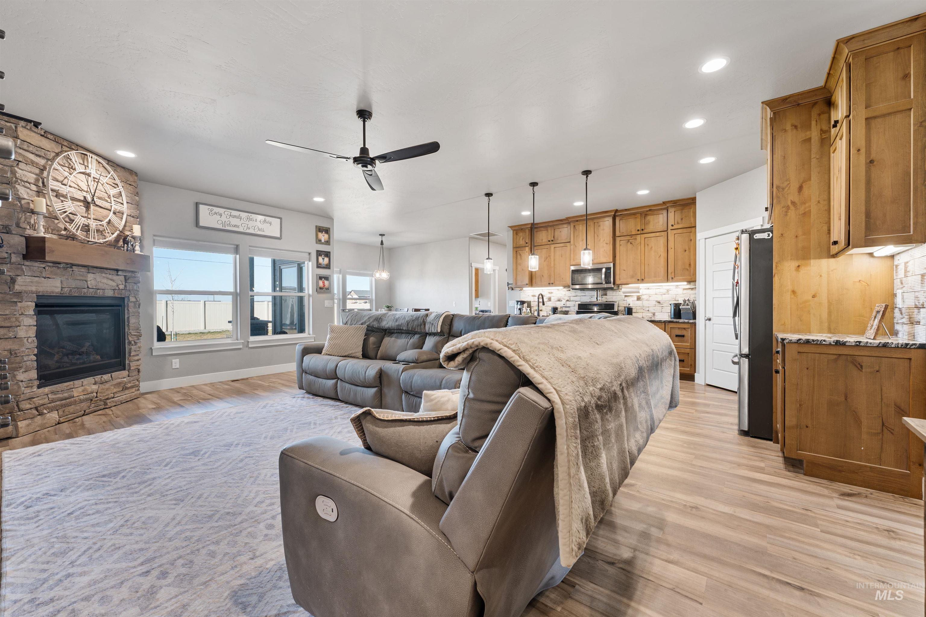 1005 Kenbrook Loop, Twin Falls, Idaho 83301, 3 Bedrooms, 2 Bathrooms, Residential For Sale, Price $489,900,MLS 98975737