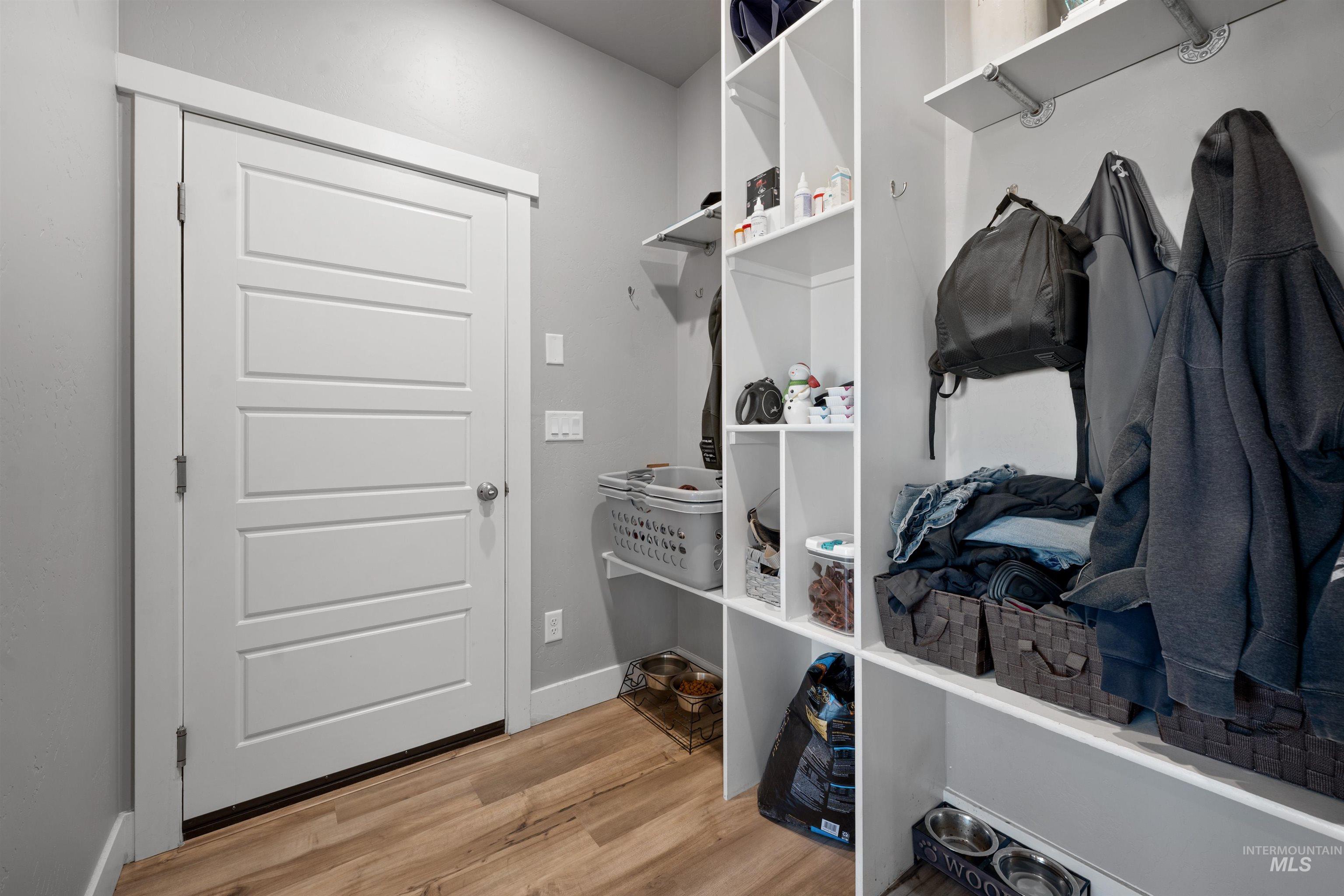 1005 Kenbrook Loop, Twin Falls, Idaho 83301, 3 Bedrooms, 2 Bathrooms, Residential For Sale, Price $489,900,MLS 98975737