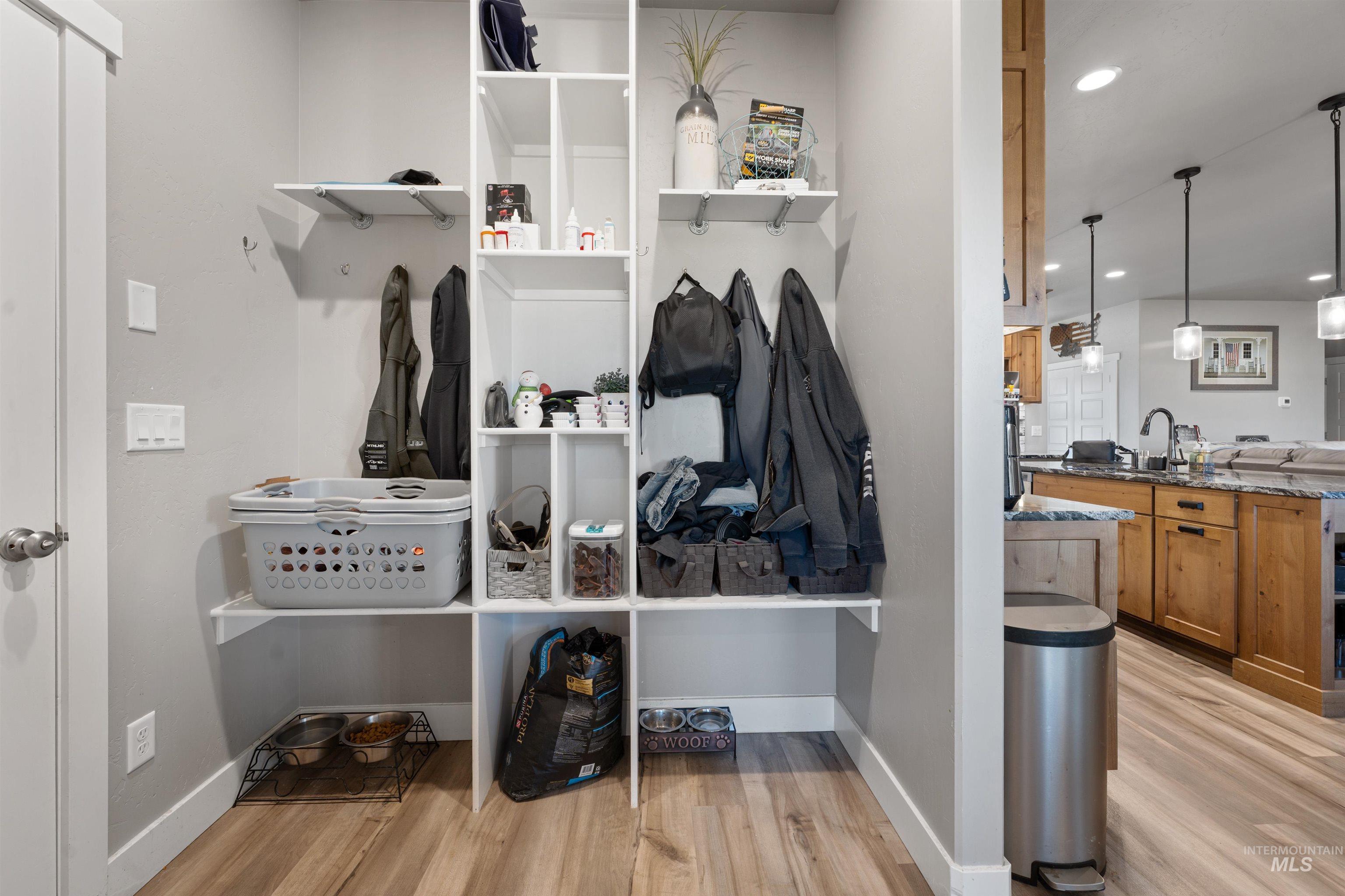 1005 Kenbrook Loop, Twin Falls, Idaho 83301, 3 Bedrooms, 2 Bathrooms, Residential For Sale, Price $489,900,MLS 98975737