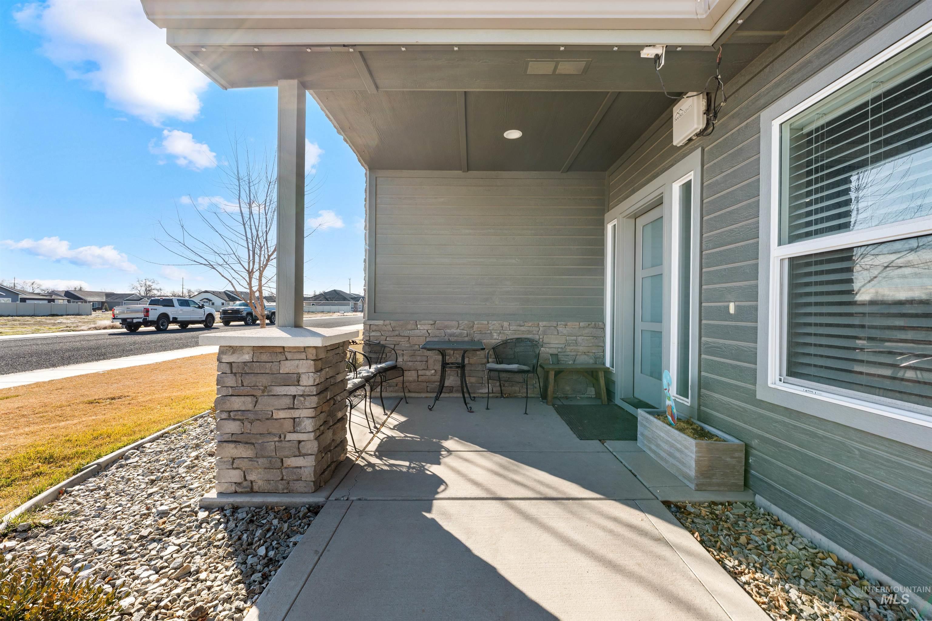 1005 Kenbrook Loop, Twin Falls, Idaho 83301, 3 Bedrooms, 2 Bathrooms, Residential For Sale, Price $489,900,MLS 98975737