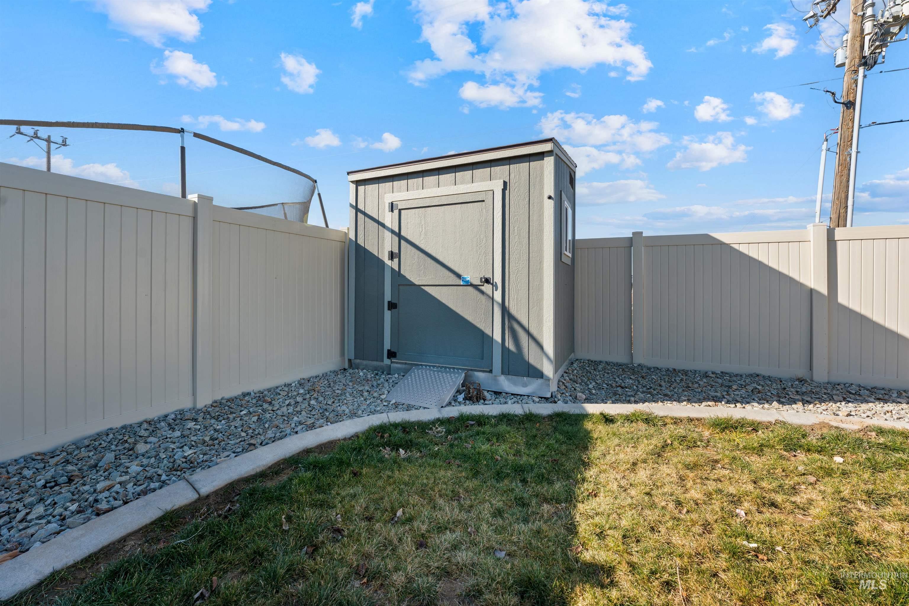 1005 Kenbrook Loop, Twin Falls, Idaho 83301, 3 Bedrooms, 2 Bathrooms, Residential For Sale, Price $489,900,MLS 98975737