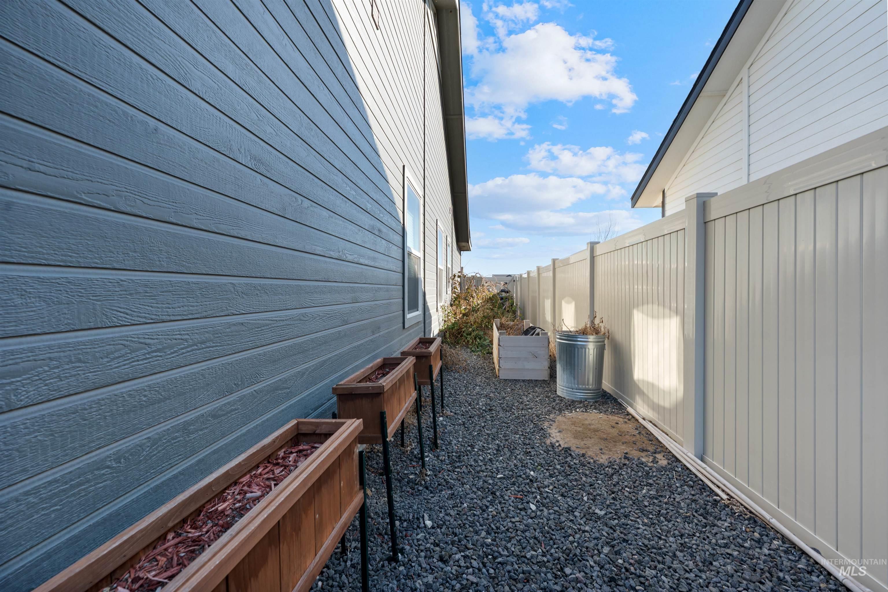 1005 Kenbrook Loop, Twin Falls, Idaho 83301, 3 Bedrooms, 2 Bathrooms, Residential For Sale, Price $489,900,MLS 98975737