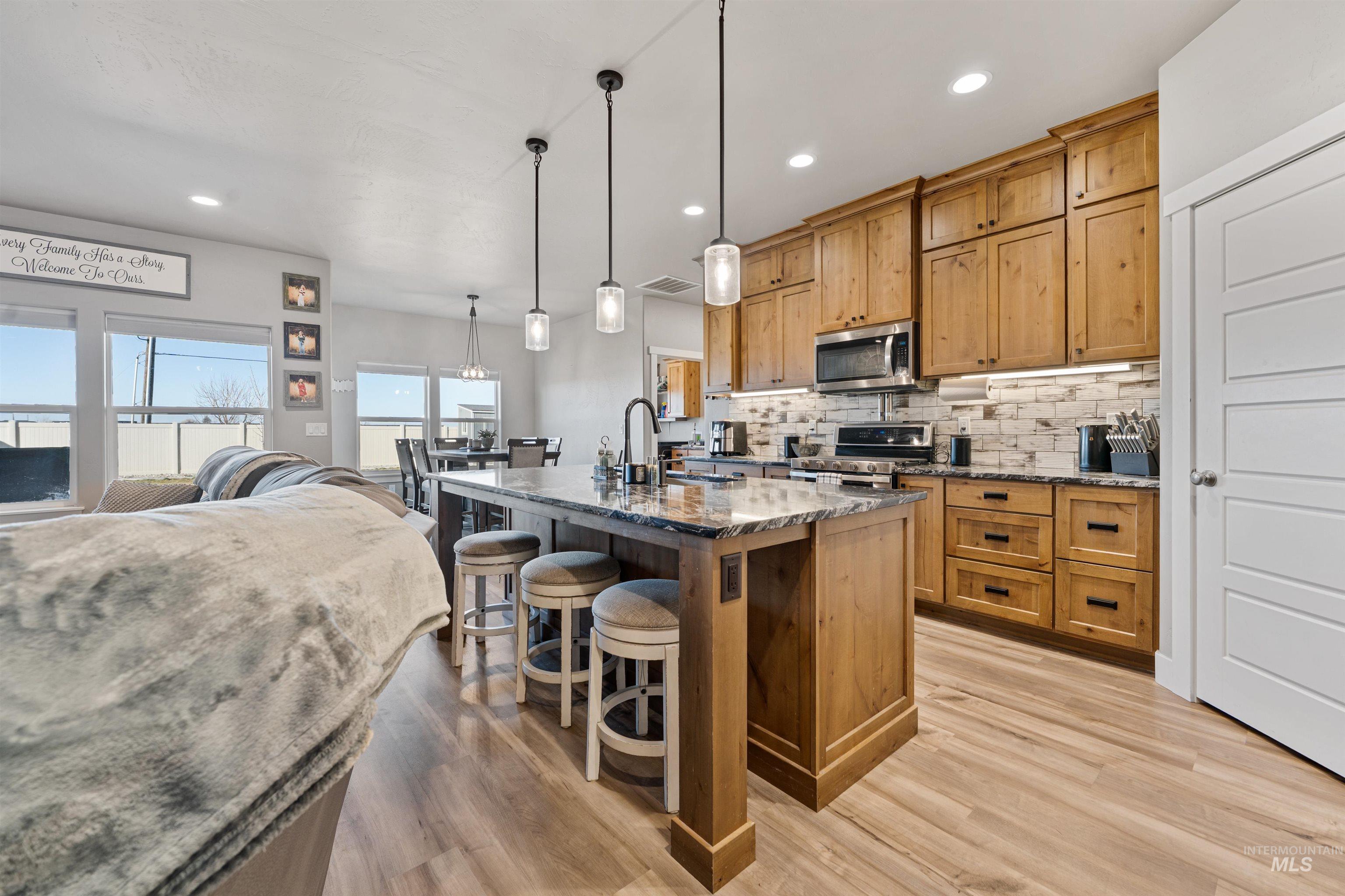 1005 Kenbrook Loop, Twin Falls, Idaho 83301, 3 Bedrooms, 2 Bathrooms, Residential For Sale, Price $489,900,MLS 98975737