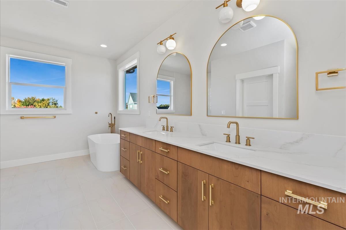 527 Hidden Mill Ct, Middleton, Idaho 83644, 4 Bedrooms, 3 Bathrooms, Residential For Sale, Price $624,900,MLS 98975739