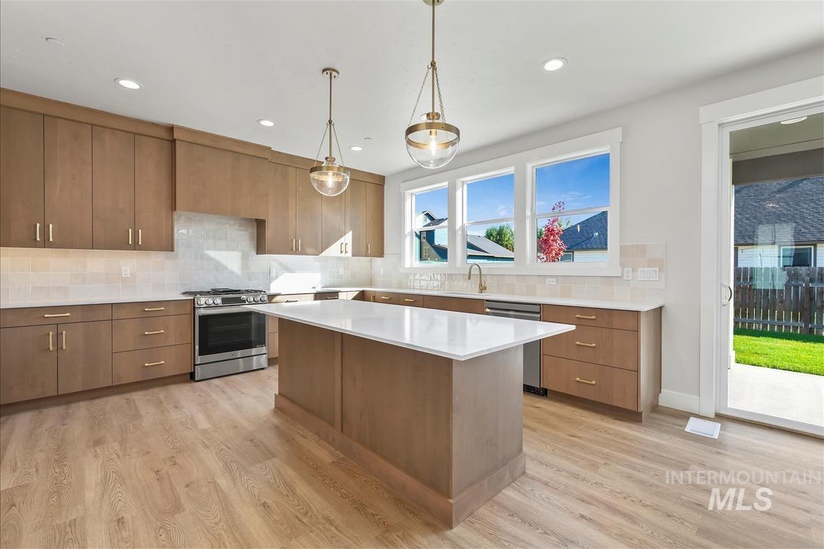 527 Hidden Mill Ct, Middleton, Idaho 83644, 4 Bedrooms, 3 Bathrooms, Residential For Sale, Price $624,900,MLS 98975739