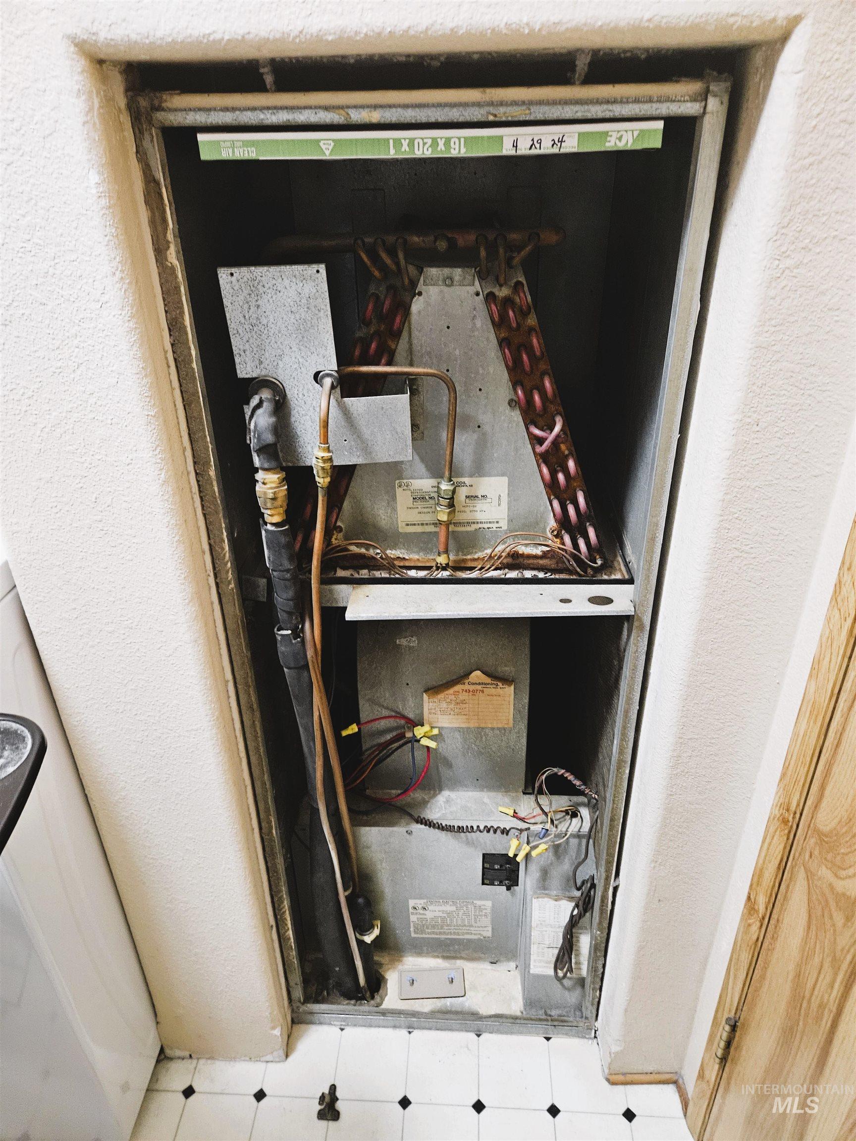 1407 & 1407 1/2 Burrell Ave, Lewiston, Idaho 83501, 3 Bedrooms, 1 Bathroom, Residential Income For Sale, Price $450,000, 98975743