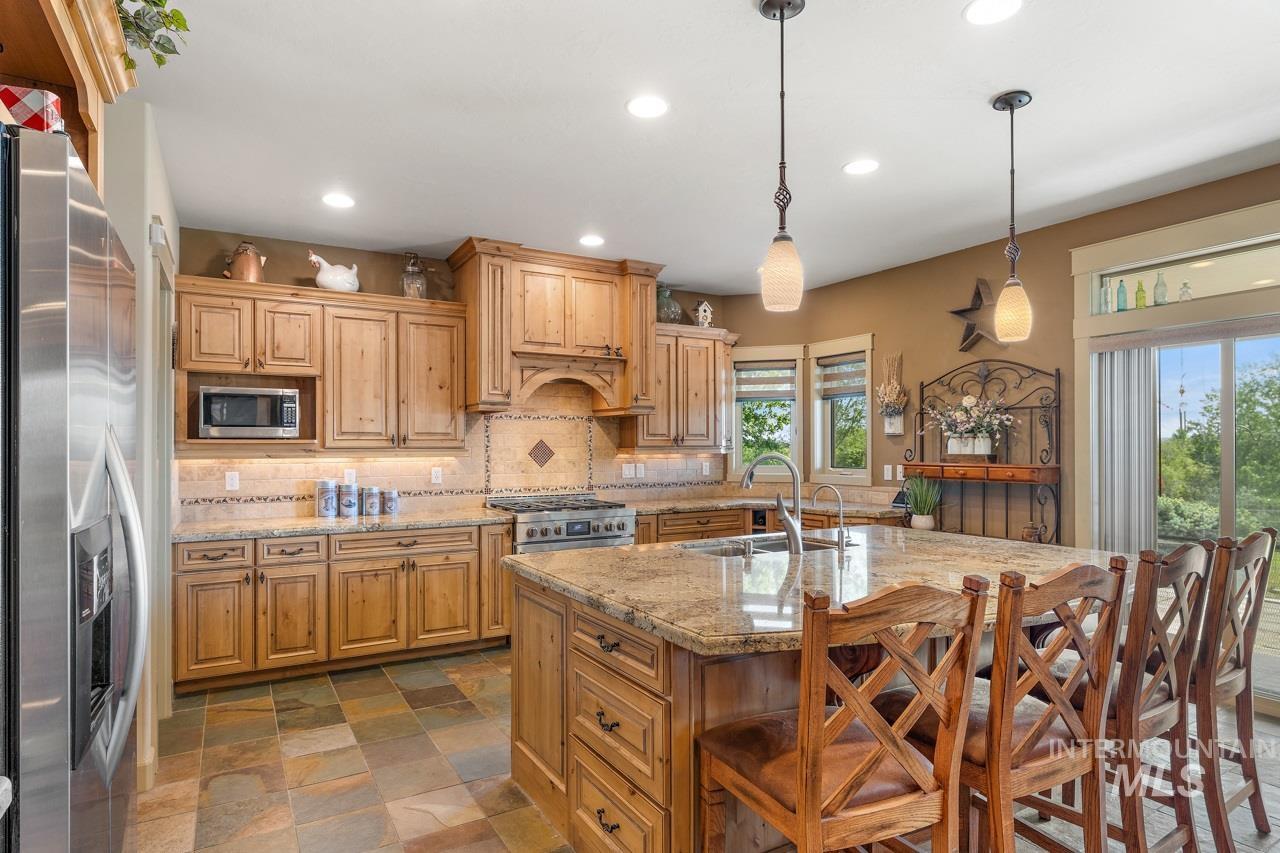 4532 Oak Road, Ontario, Oregon 97914, 4 Bedrooms, 2.5 Bathrooms, Farm & Ranch For Sale, Price $1,549,000, 98975756