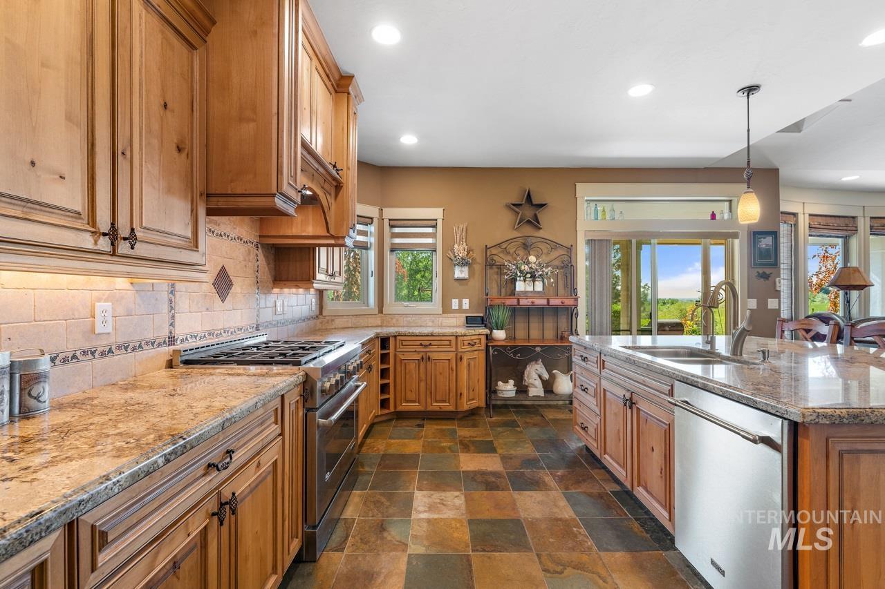 4532 Oak Road, Ontario, Oregon 97914, 4 Bedrooms, 2.5 Bathrooms, Farm & Ranch For Sale, Price $1,549,000, 98975756