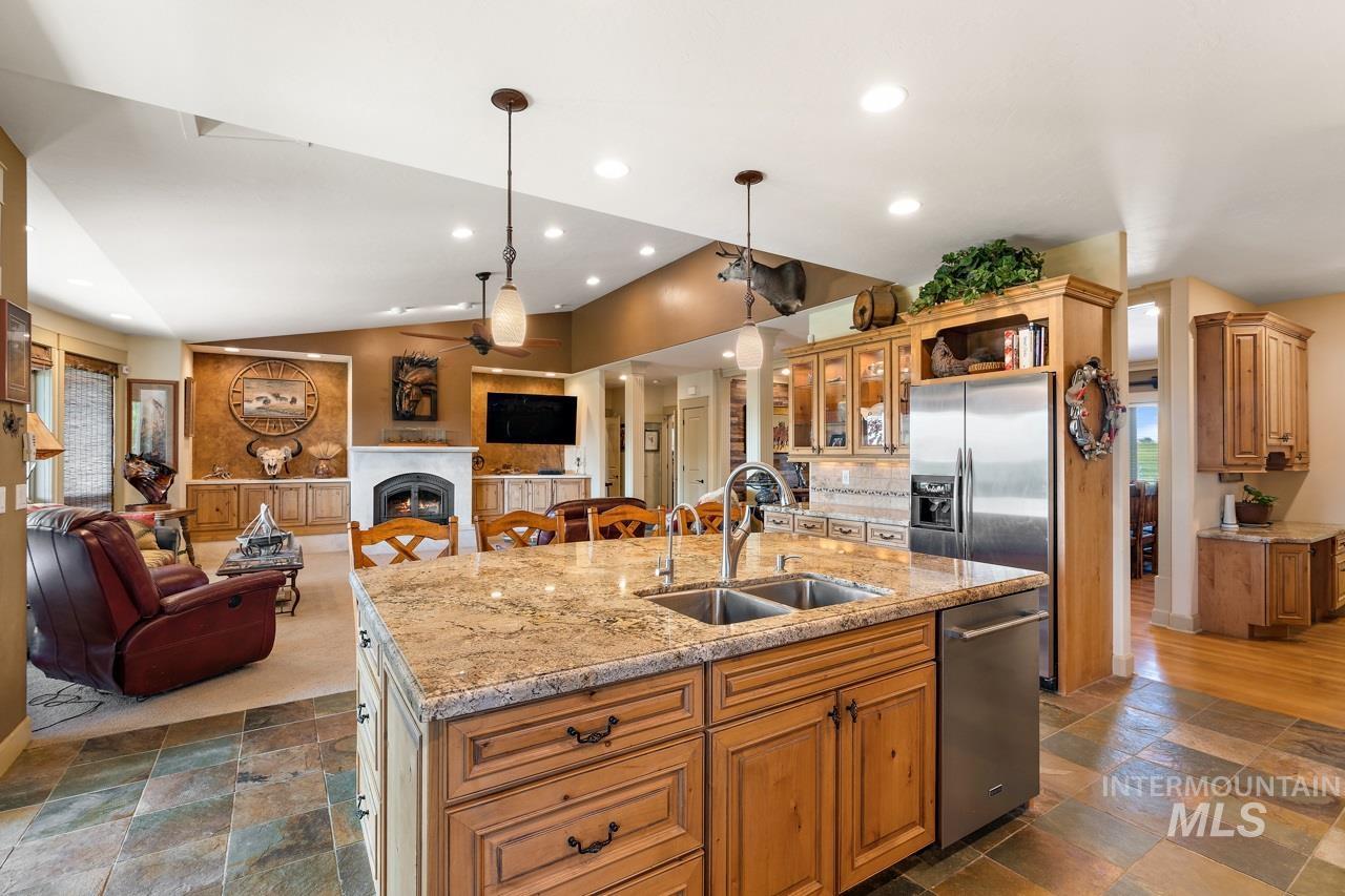 4532 Oak Road, Ontario, Oregon 97914, 4 Bedrooms, 2.5 Bathrooms, Farm & Ranch For Sale, Price $1,549,000, 98975756