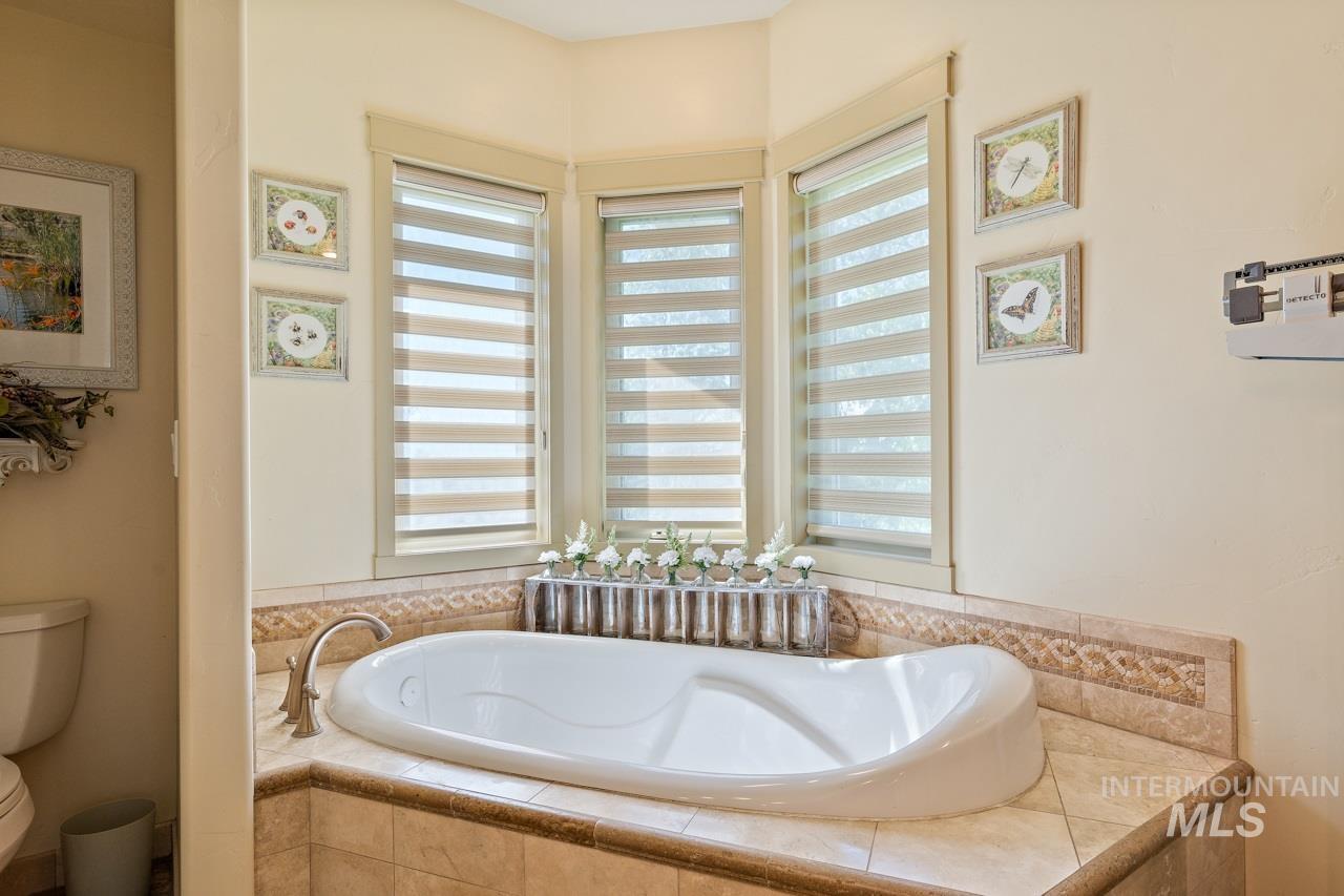 4532 Oak Road, Ontario, Oregon 97914, 4 Bedrooms, 2.5 Bathrooms, Farm & Ranch For Sale, Price $1,549,000, 98975756