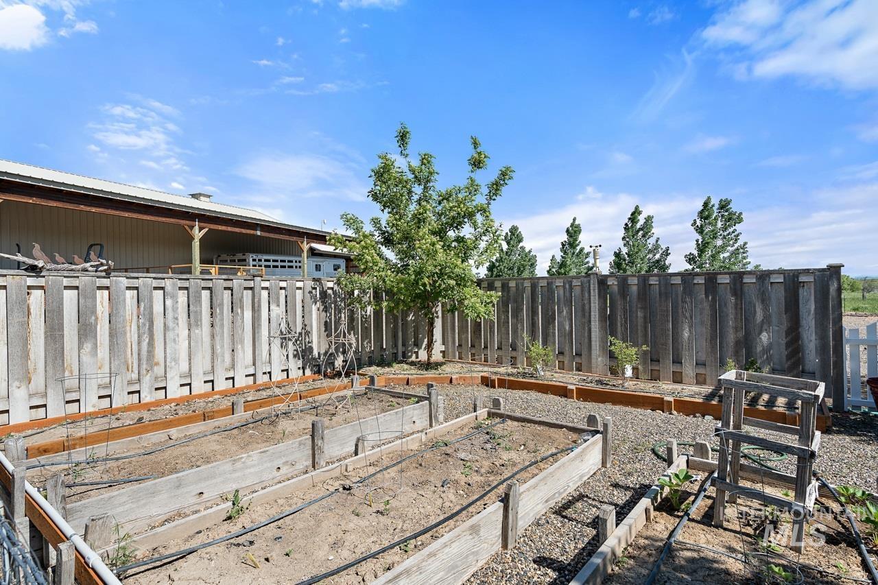 4532 Oak Road, Ontario, Oregon 97914, 4 Bedrooms, 2.5 Bathrooms, Farm & Ranch For Sale, Price $1,549,000, 98975756