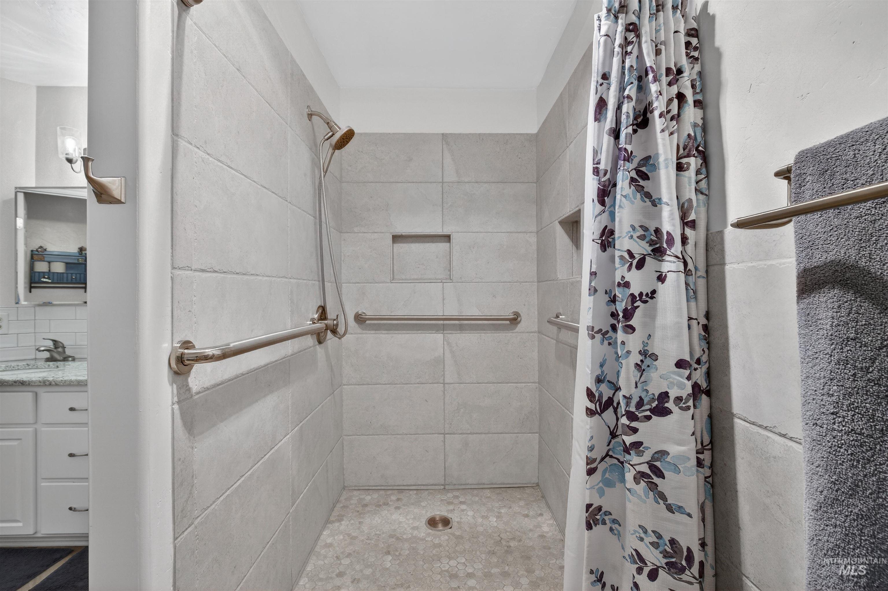 2126 23rd Street, Clarkston, Washington 99403, 4 Bedrooms, 3 Bathrooms, Residential For Sale, Price $565,000,MLS 98975758