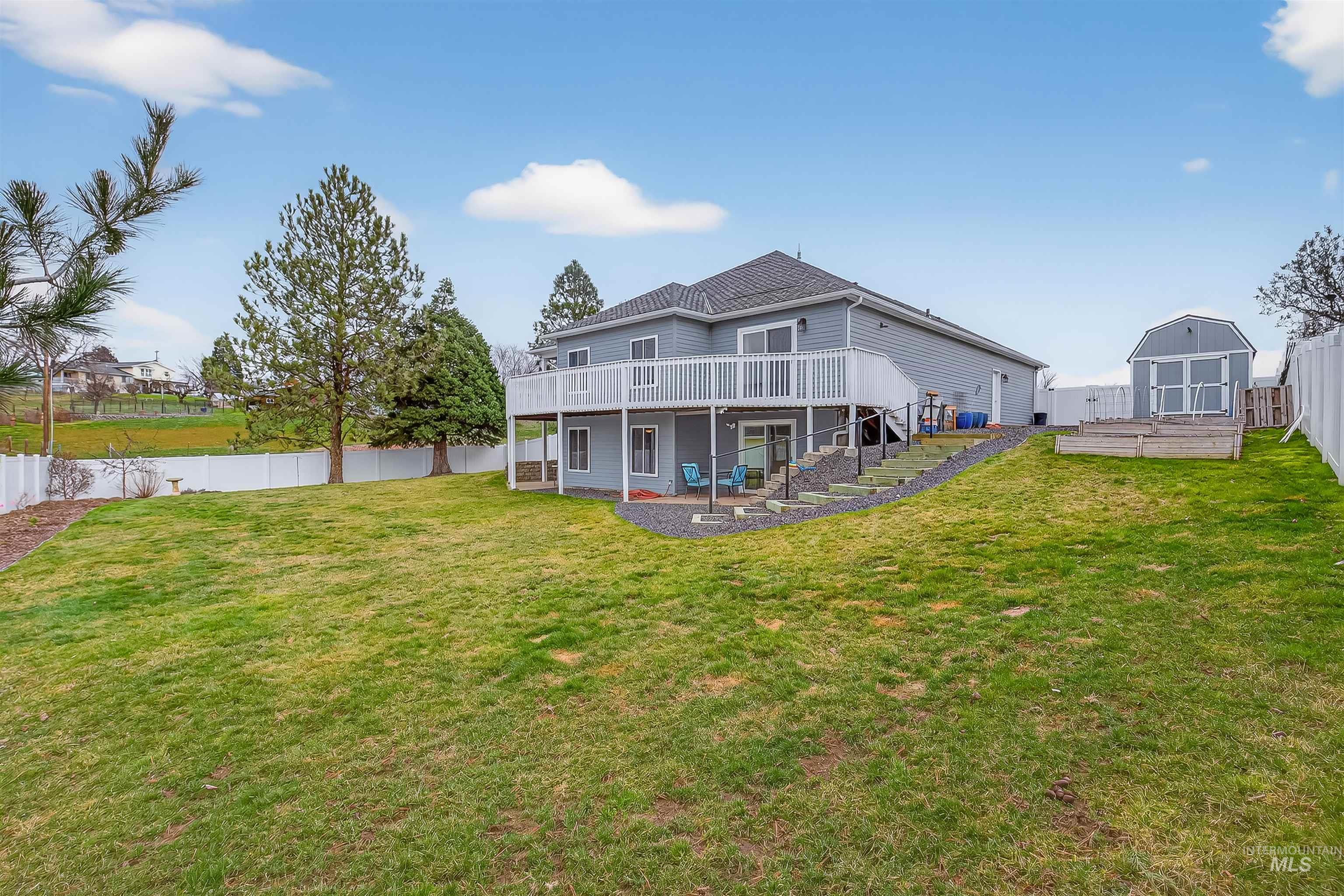 2126 23rd Street, Clarkston, Washington 99403, 4 Bedrooms, 3 Bathrooms, Residential For Sale, Price $565,000,MLS 98975758