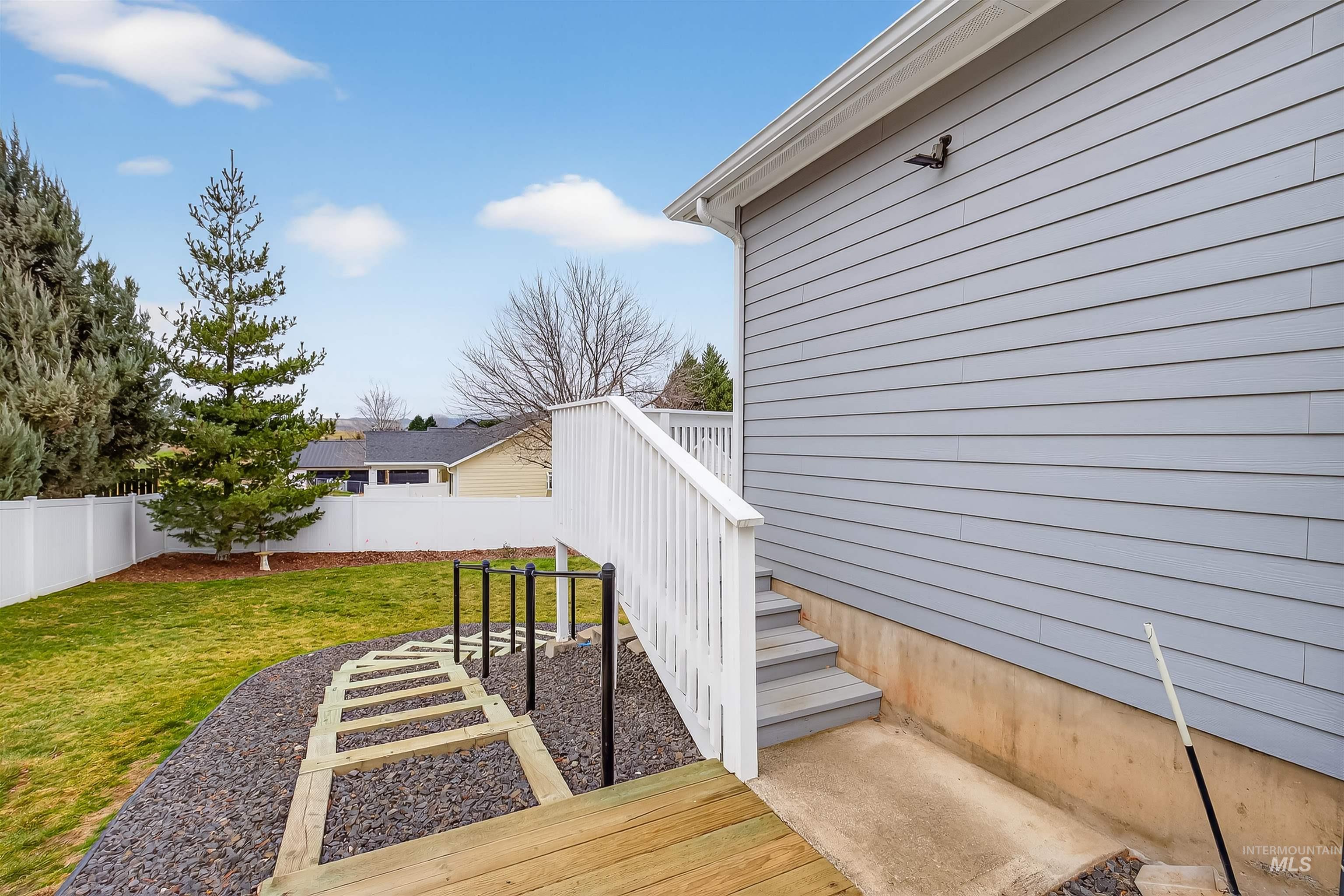 2126 23rd Street, Clarkston, Washington 99403, 4 Bedrooms, 3 Bathrooms, Residential For Sale, Price $565,000,MLS 98975758