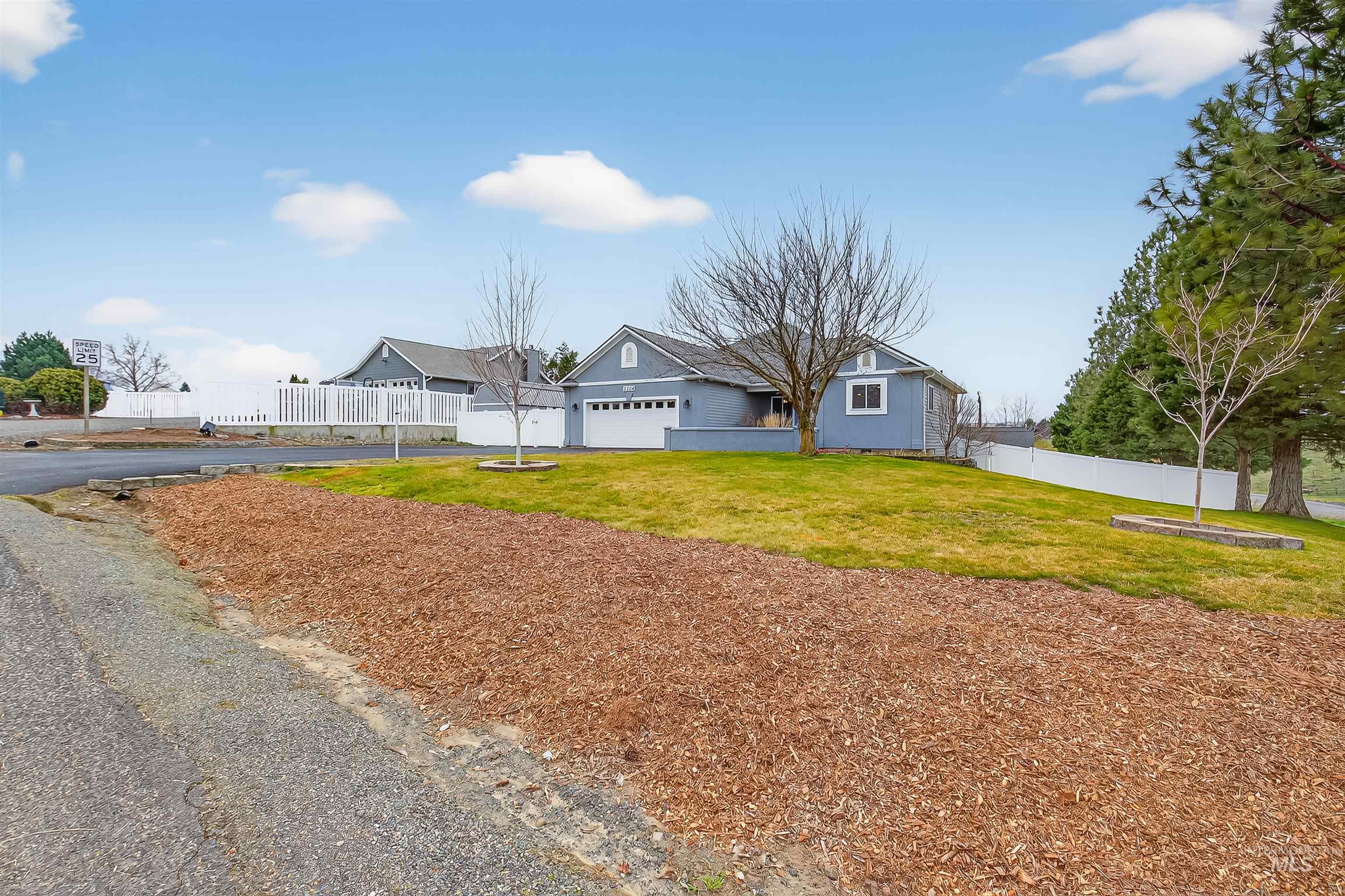 2126 23rd Street, Clarkston, Washington 99403, 4 Bedrooms, 3 Bathrooms, Residential For Sale, Price $565,000,MLS 98975758