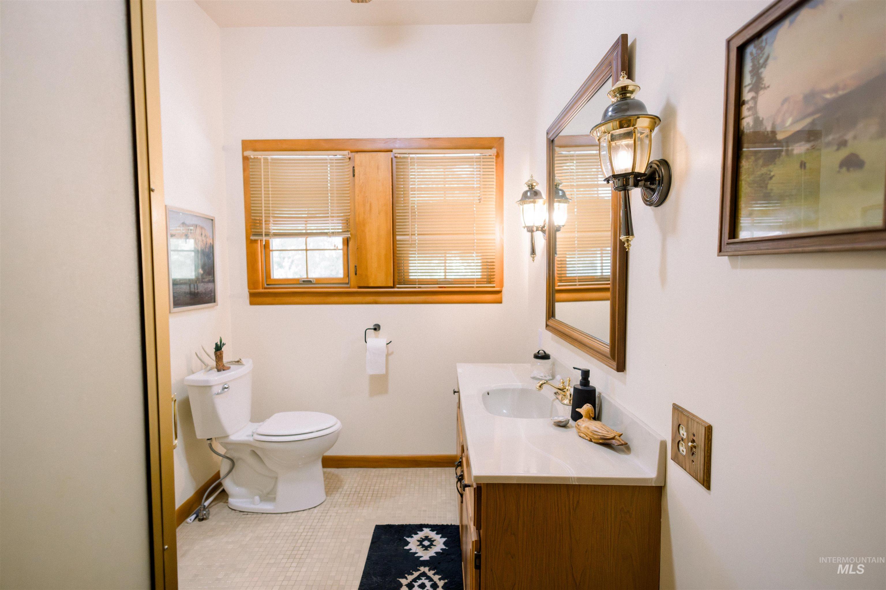 450 S 3rd East, Mountain Home, Idaho 83647-0000, 3 Bedrooms, 2 Bathrooms, Residential For Sale, Price $360,000,MLS 98975759