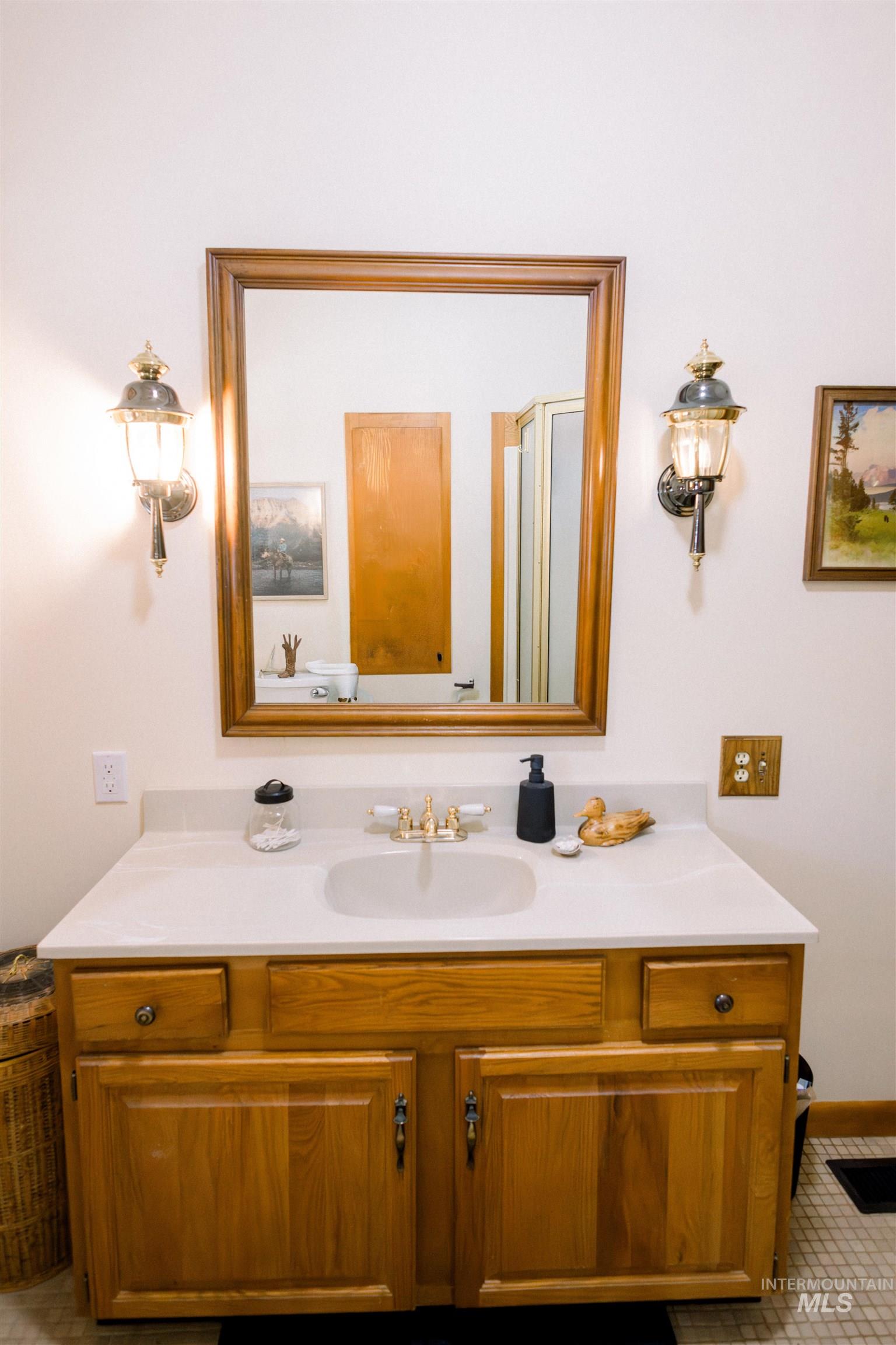 450 S 3rd East, Mountain Home, Idaho 83647-0000, 3 Bedrooms, 2 Bathrooms, Residential For Sale, Price $360,000,MLS 98975759