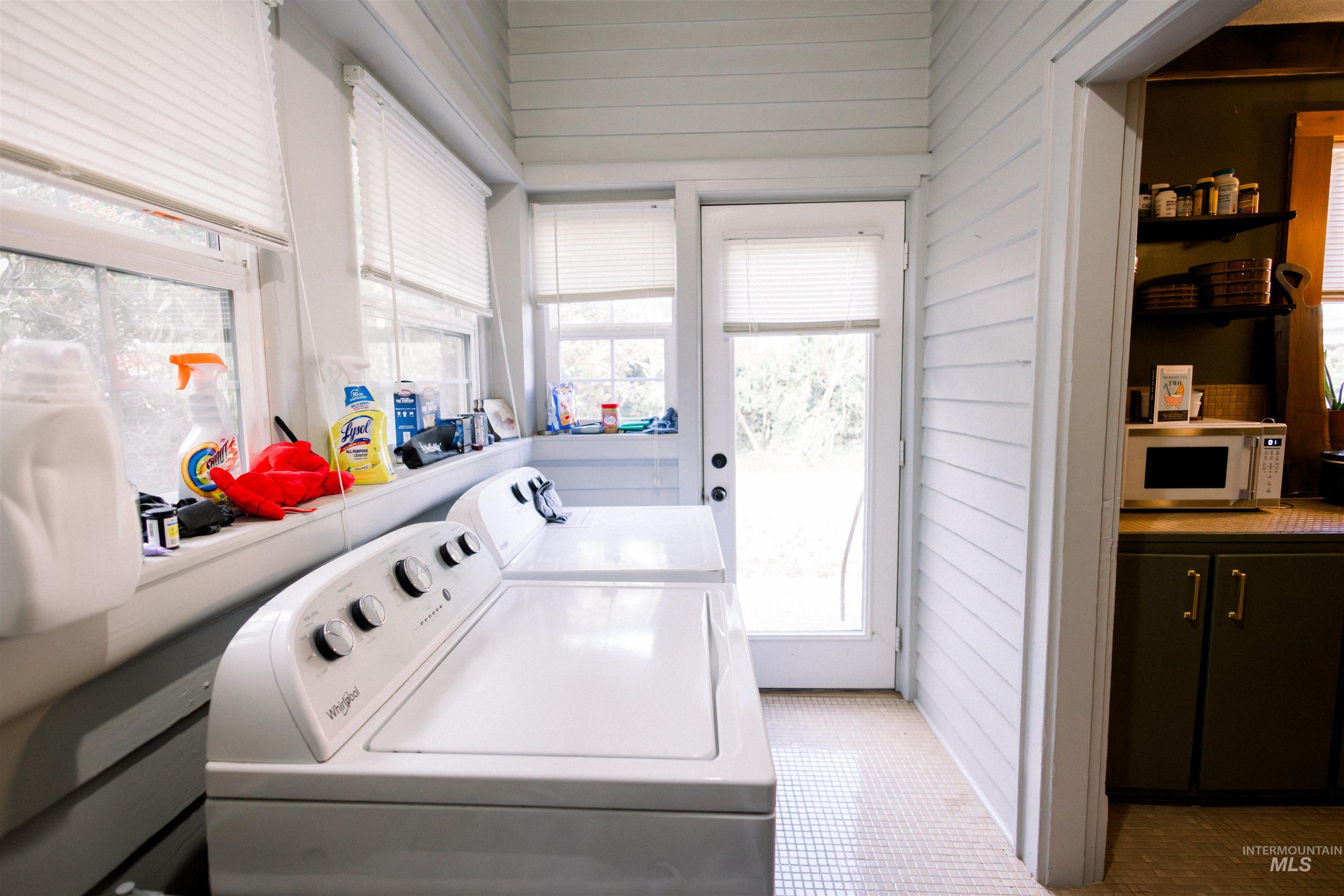 450 S 3rd East, Mountain Home, Idaho 83647-0000, 3 Bedrooms, 2 Bathrooms, Residential For Sale, Price $360,000,MLS 98975759