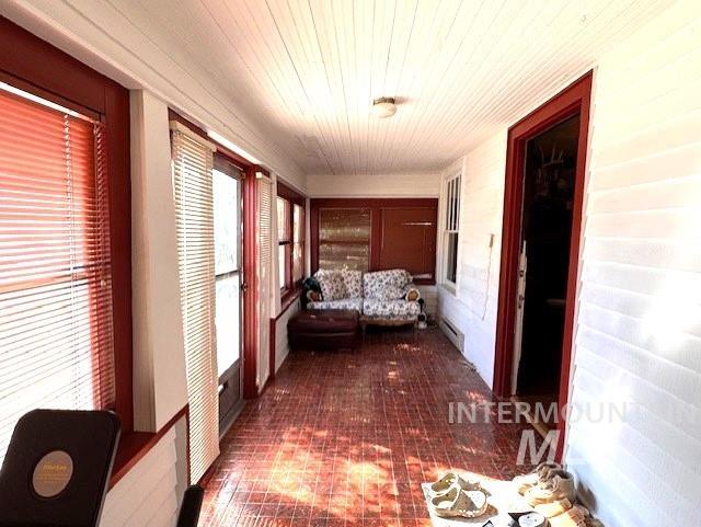 450 S 3rd East, Mountain Home, Idaho 83647-0000, 3 Bedrooms, 2 Bathrooms, Residential For Sale, Price $360,000,MLS 98975759