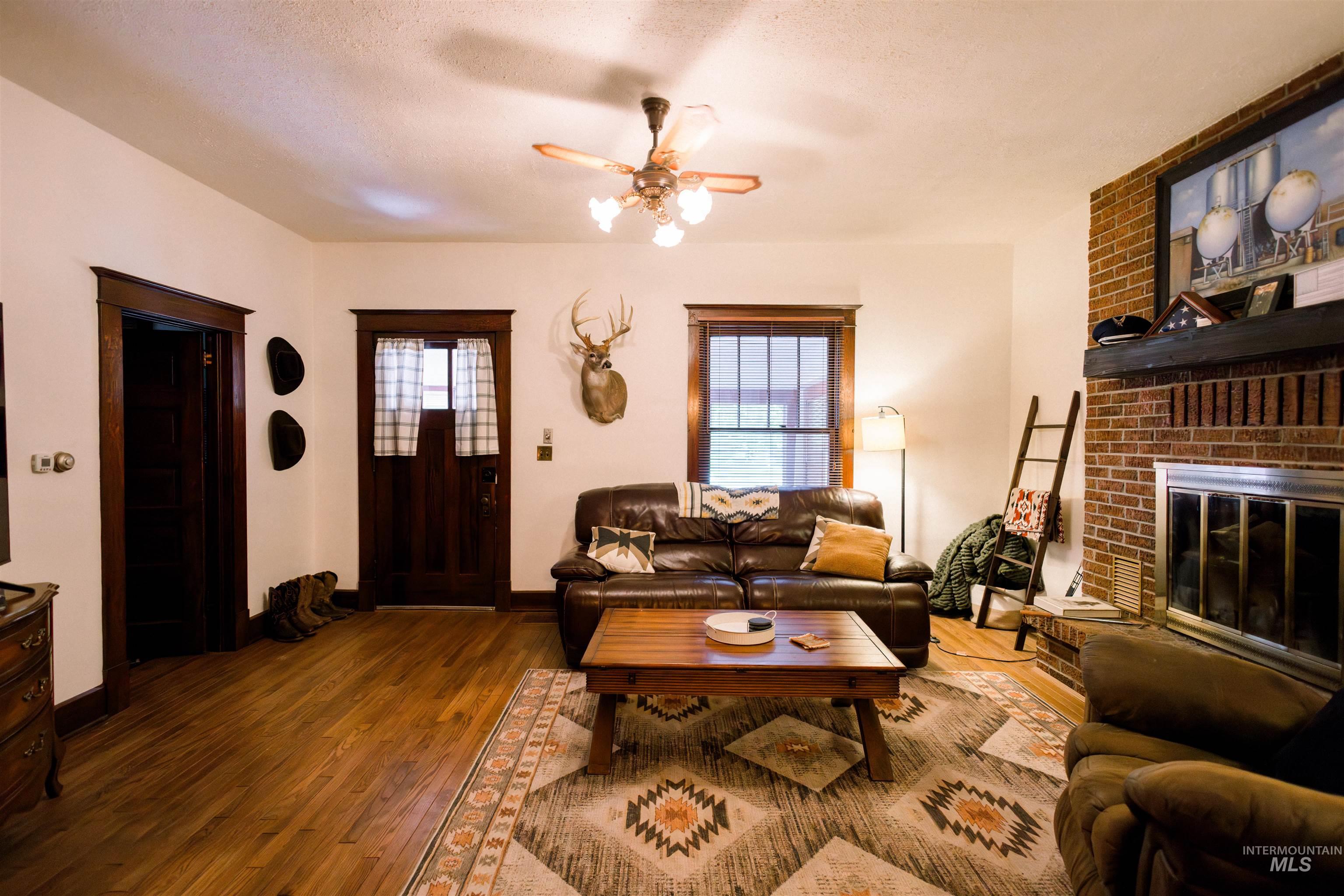 450 S 3rd East, Mountain Home, Idaho 83647-0000, 3 Bedrooms, 2 Bathrooms, Residential For Sale, Price $360,000,MLS 98975759