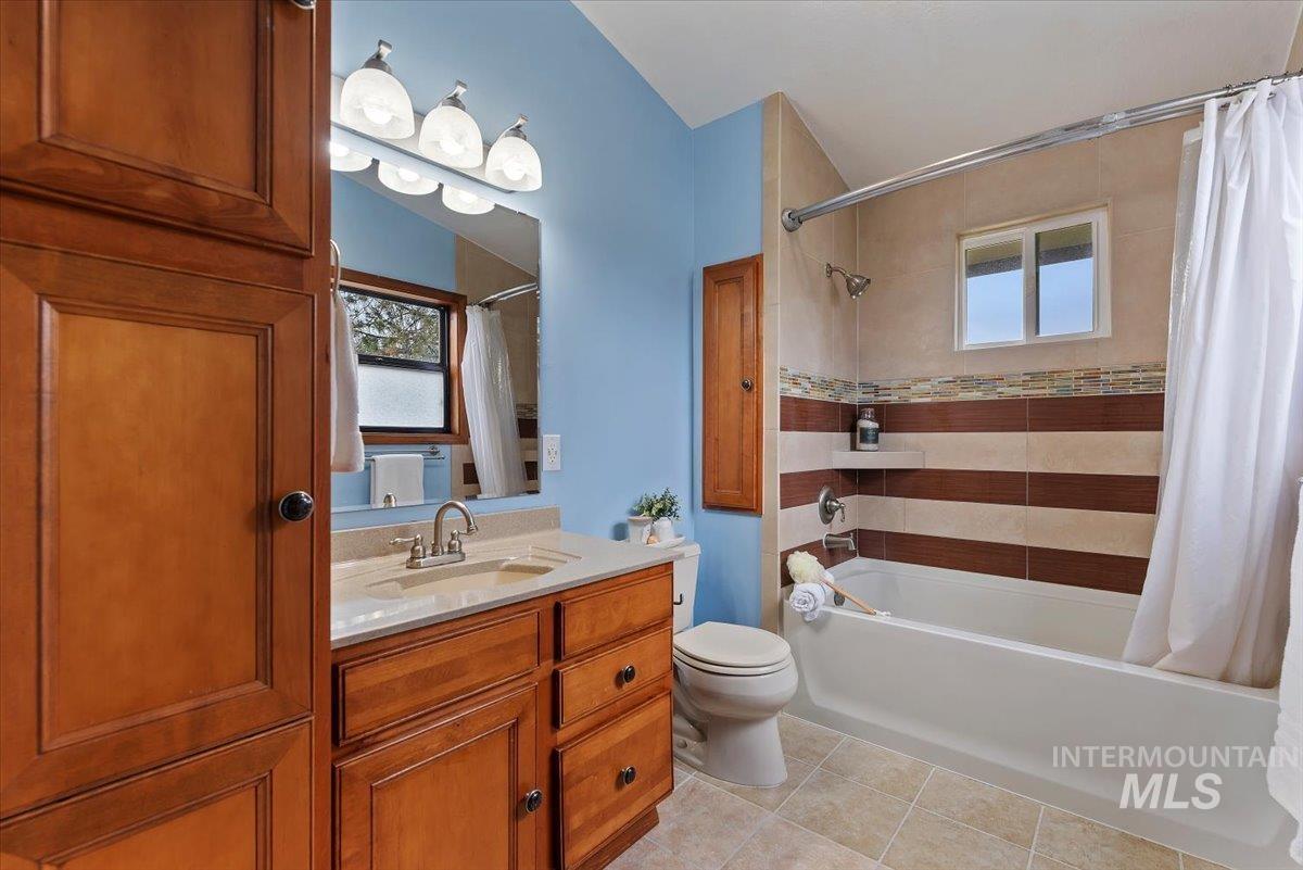 428 W Mayfair Ct, Boise, Idaho 83706, 4 Bedrooms, 2.5 Bathrooms, Residential For Sale, Price $649,900,MLS 98975764