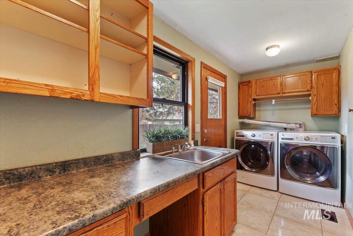 428 W Mayfair Ct, Boise, Idaho 83706, 4 Bedrooms, 2.5 Bathrooms, Residential For Sale, Price $674,500,MLS 98975764