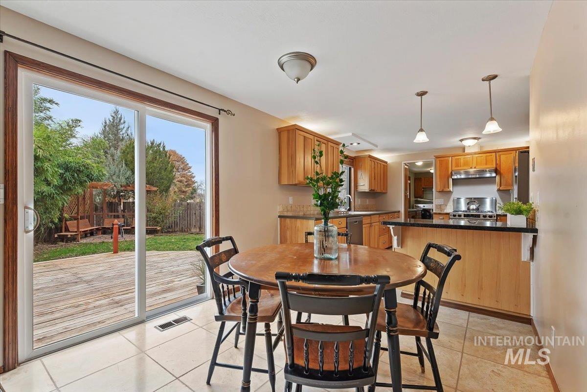 428 W Mayfair Ct, Boise, Idaho 83706, 4 Bedrooms, 2.5 Bathrooms, Residential For Sale, Price $649,900,MLS 98975764