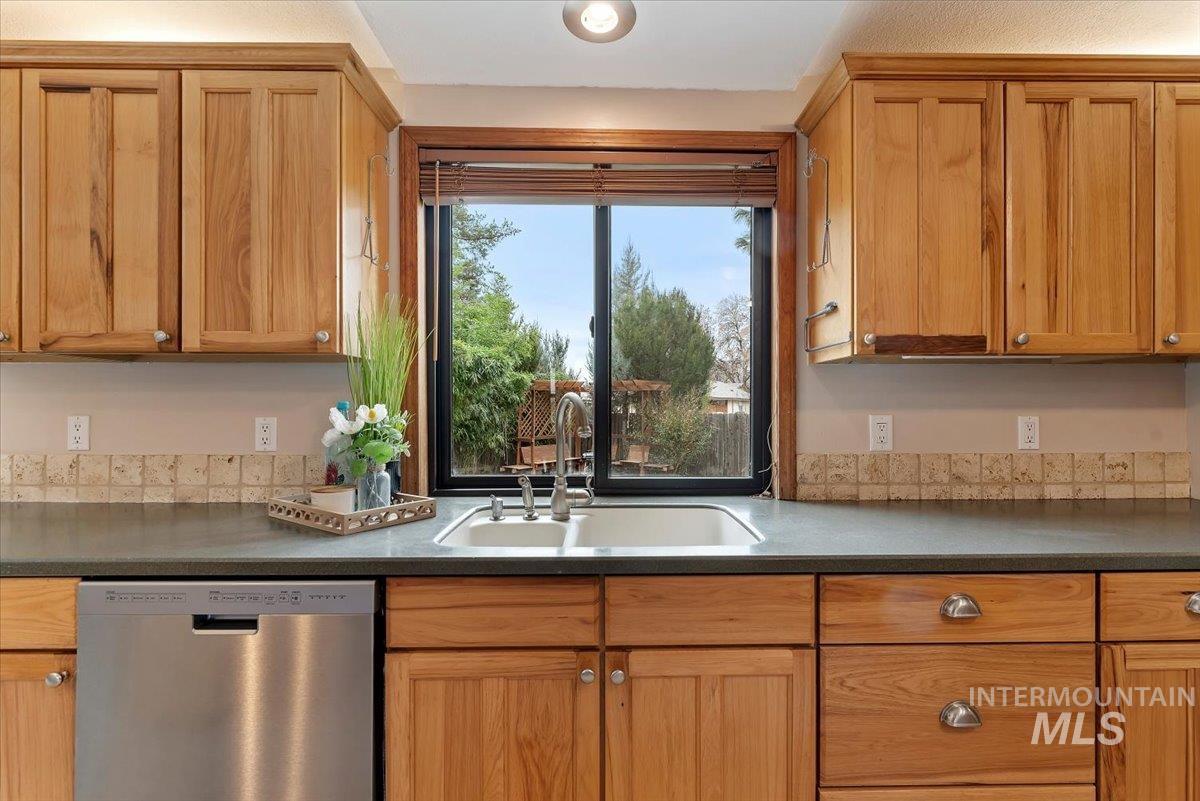 428 W Mayfair Ct, Boise, Idaho 83706, 4 Bedrooms, 2.5 Bathrooms, Residential For Sale, Price $649,900,MLS 98975764