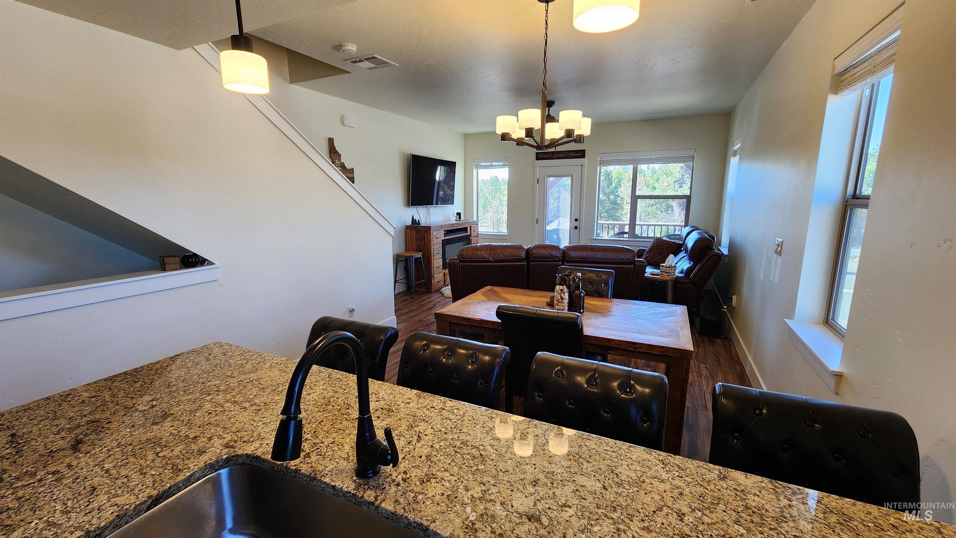 118 Broken Pine Ln, McCall, Idaho 83638, 3 Bedrooms, 3 Bathrooms, Residential For Sale, Price $550,000,MLS 98975768