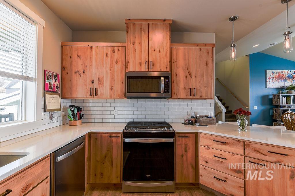 425 Southview, Moscow, Idaho 83843, 5 Bedrooms, 3 Bathrooms, Residential For Sale, Price $719,000,MLS 98975769