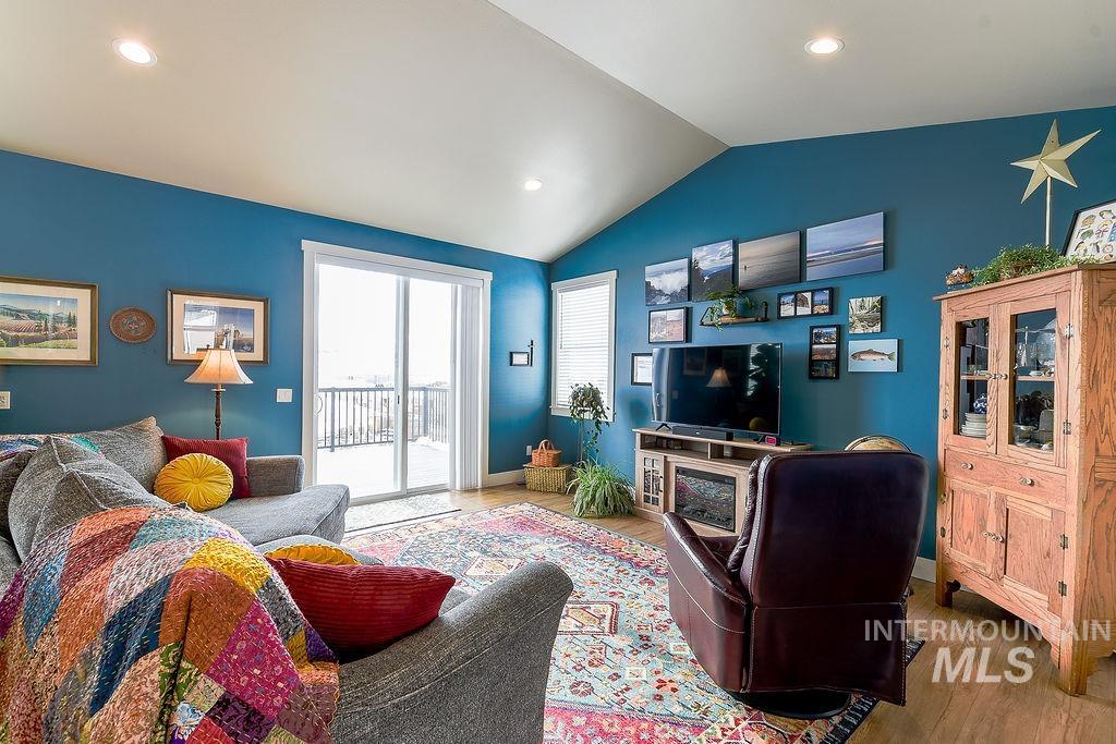 425 Southview, Moscow, Idaho 83843, 5 Bedrooms, 3 Bathrooms, Residential For Sale, Price $719,000,MLS 98975769