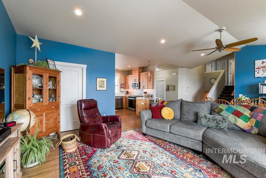 425 Southview, Moscow, Idaho 83843, 5 Bedrooms, 3 Bathrooms, Residential For Sale, Price $719,000,MLS 98975769