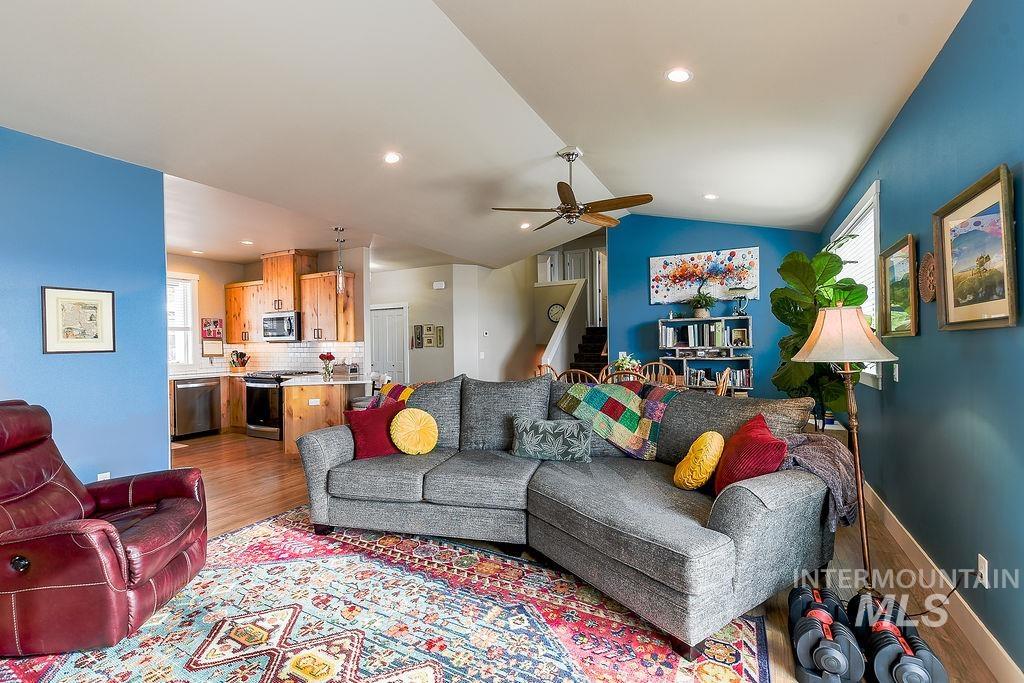 425 Southview, Moscow, Idaho 83843, 5 Bedrooms, 3 Bathrooms, Residential For Sale, Price $719,000,MLS 98975769