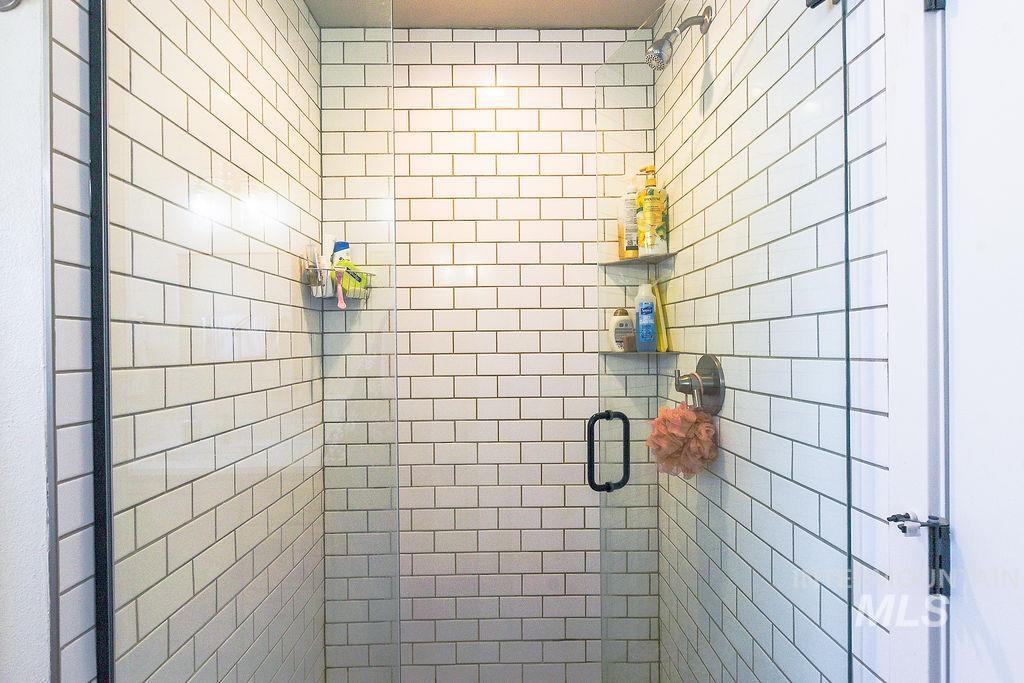 425 Southview, Moscow, Idaho 83843, 5 Bedrooms, 3 Bathrooms, Residential For Sale, Price $719,000,MLS 98975769