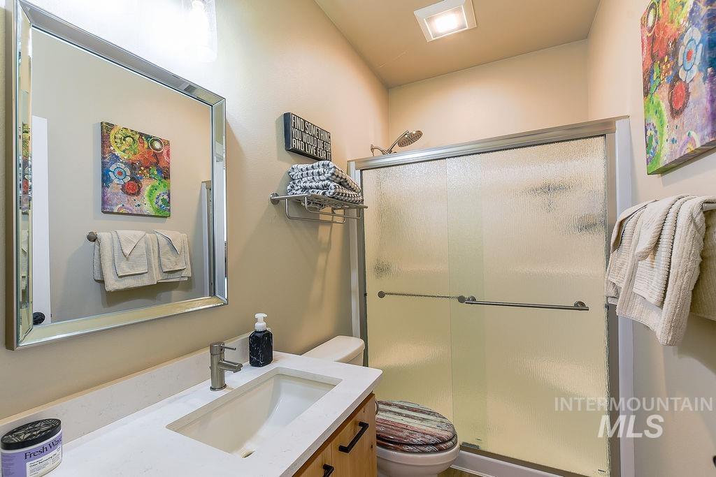 425 Southview, Moscow, Idaho 83843, 5 Bedrooms, 3 Bathrooms, Residential For Sale, Price $719,000,MLS 98975769