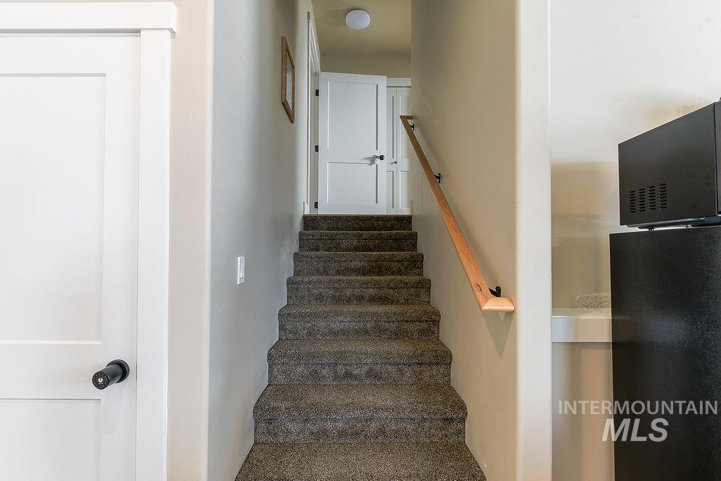 425 Southview, Moscow, Idaho 83843, 5 Bedrooms, 3 Bathrooms, Residential For Sale, Price $719,000,MLS 98975769