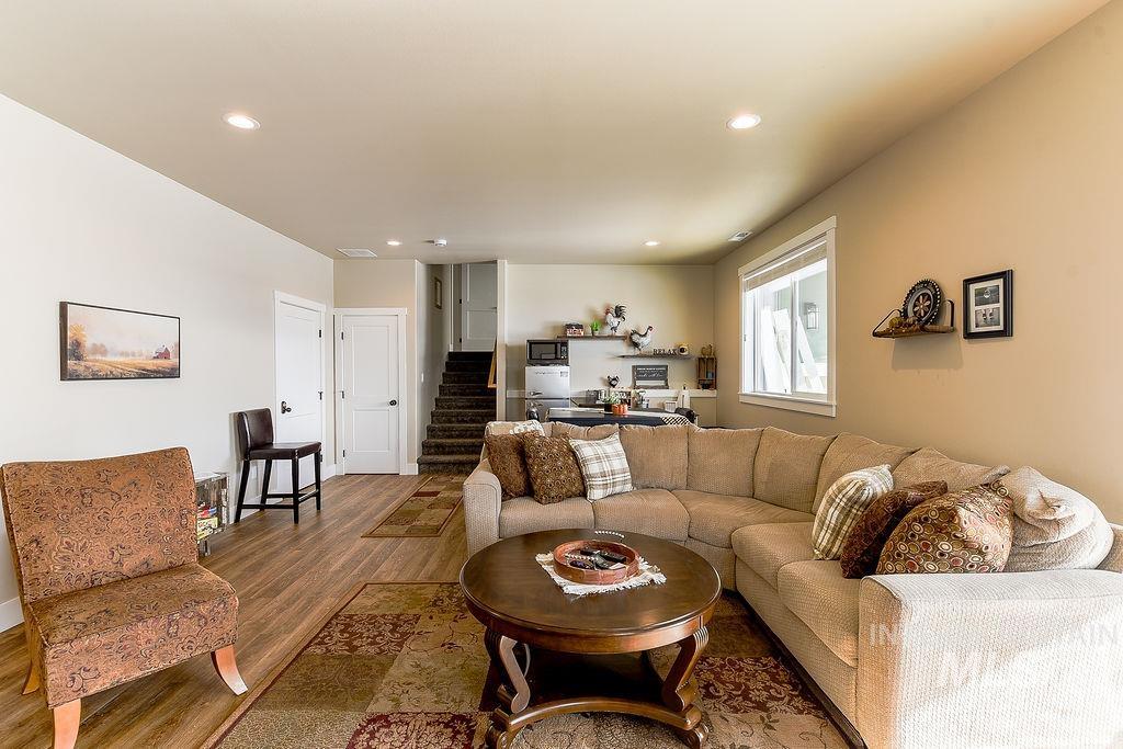 425 Southview, Moscow, Idaho 83843, 5 Bedrooms, 3 Bathrooms, Residential For Sale, Price $719,000,MLS 98975769