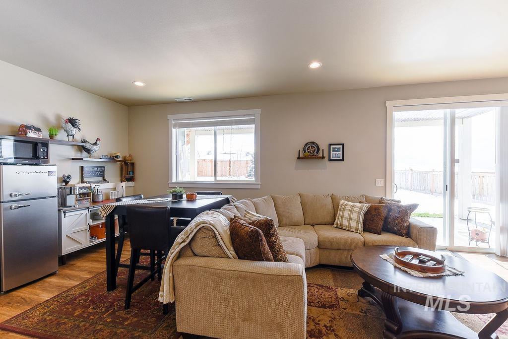 425 Southview, Moscow, Idaho 83843, 5 Bedrooms, 3 Bathrooms, Residential For Sale, Price $719,000,MLS 98975769