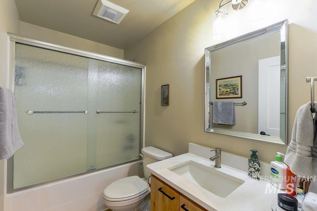 425 Southview, Moscow, Idaho 83843, 5 Bedrooms, 3 Bathrooms, Residential For Sale, Price $719,000,MLS 98975769