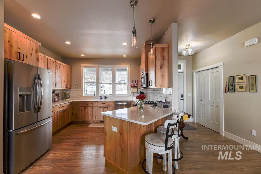 425 Southview, Moscow, Idaho 83843, 5 Bedrooms, 3 Bathrooms, Residential For Sale, Price $719,000,MLS 98975769