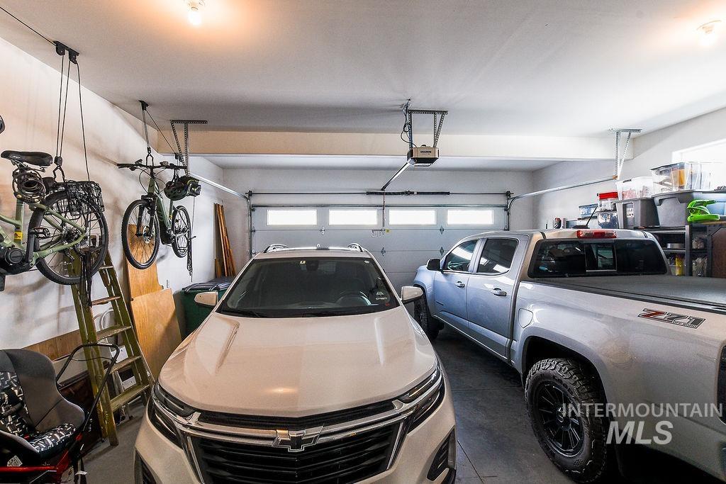 425 Southview, Moscow, Idaho 83843, 5 Bedrooms, 3 Bathrooms, Residential For Sale, Price $719,000,MLS 98975769