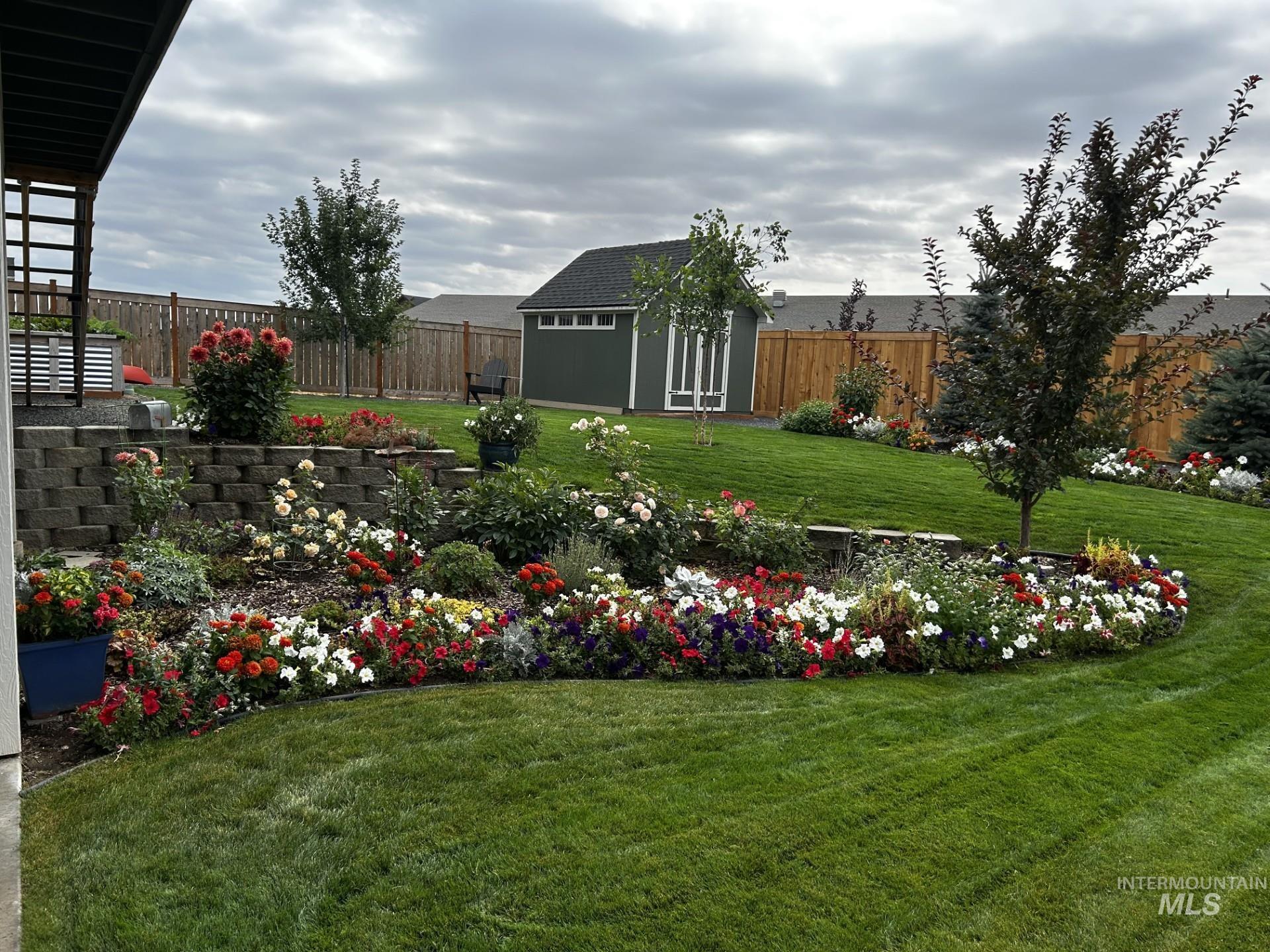 425 Southview, Moscow, Idaho 83843, 5 Bedrooms, 3 Bathrooms, Residential For Sale, Price $719,000,MLS 98975769