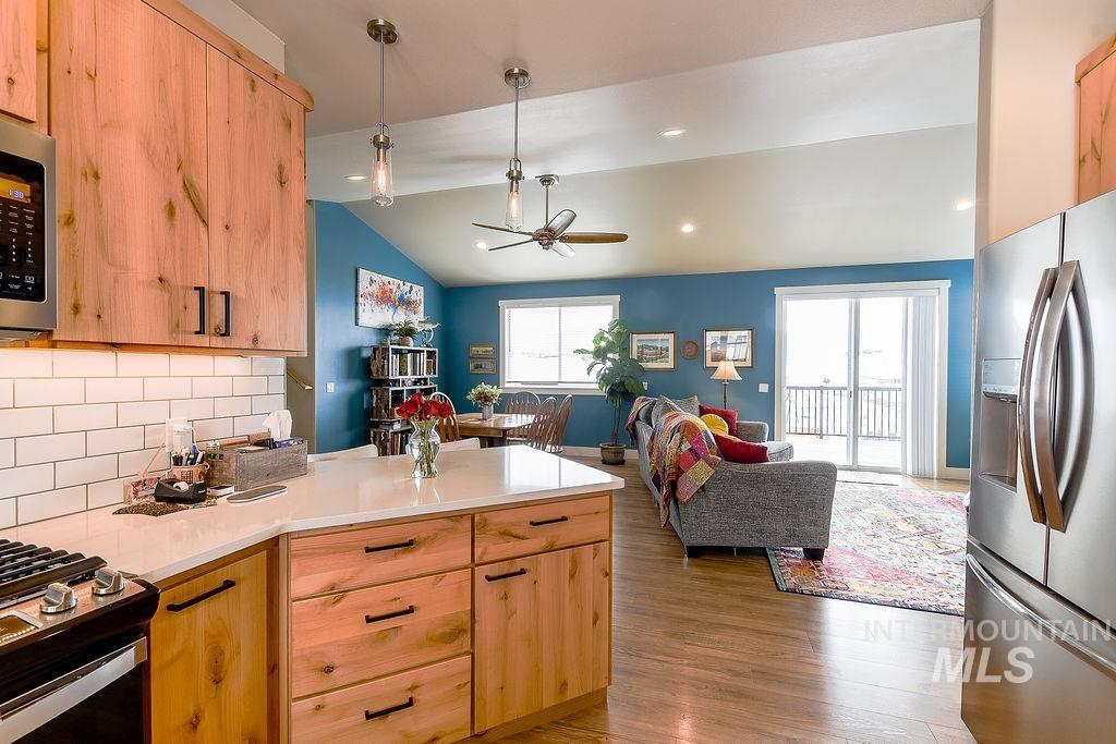 425 Southview, Moscow, Idaho 83843, 5 Bedrooms, 3 Bathrooms, Residential For Sale, Price $719,000,MLS 98975769