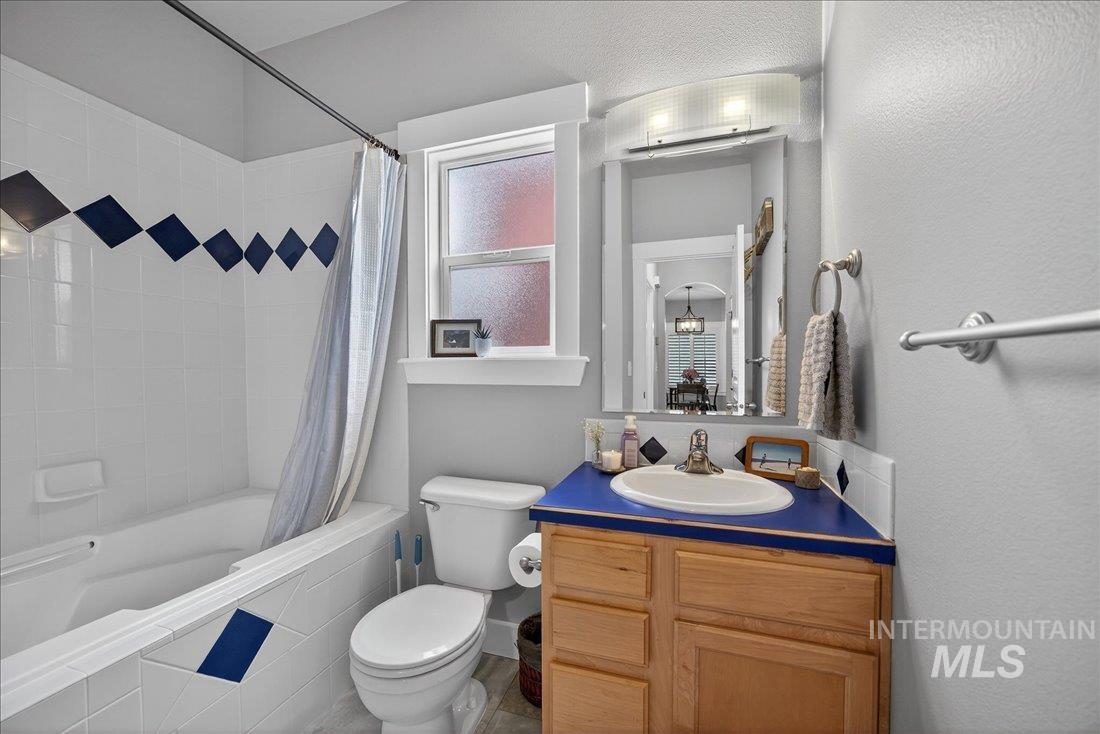 7236 W Tobi Ct., Boise, Idaho 83714, 2 Bedrooms, 2 Bathrooms, Residential For Sale, Price $439,000, 98975774