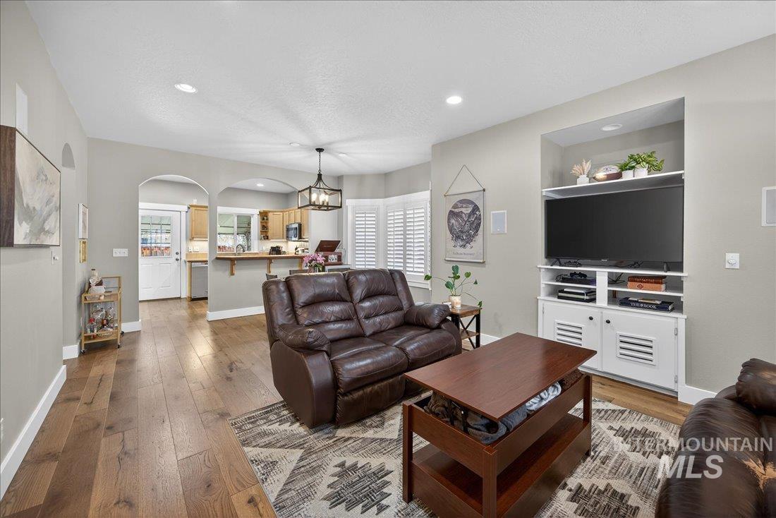 7236 W Tobi Ct., Boise, Idaho 83714, 2 Bedrooms, 2 Bathrooms, Residential For Sale, Price $439,000, 98975774