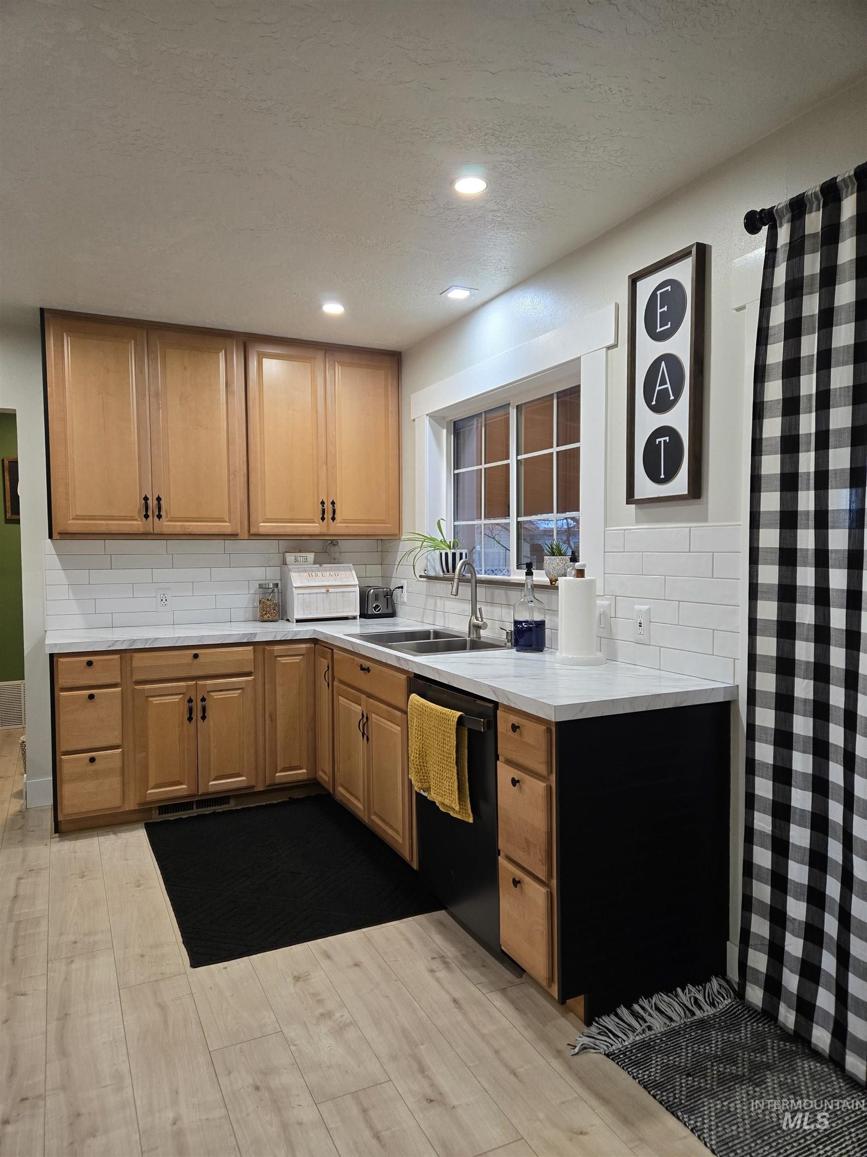 813 Reece Ave, Nyssa, Oregon 97913, 4 Bedrooms, 2 Bathrooms, Residential For Sale, Price $387,500,MLS 98975775