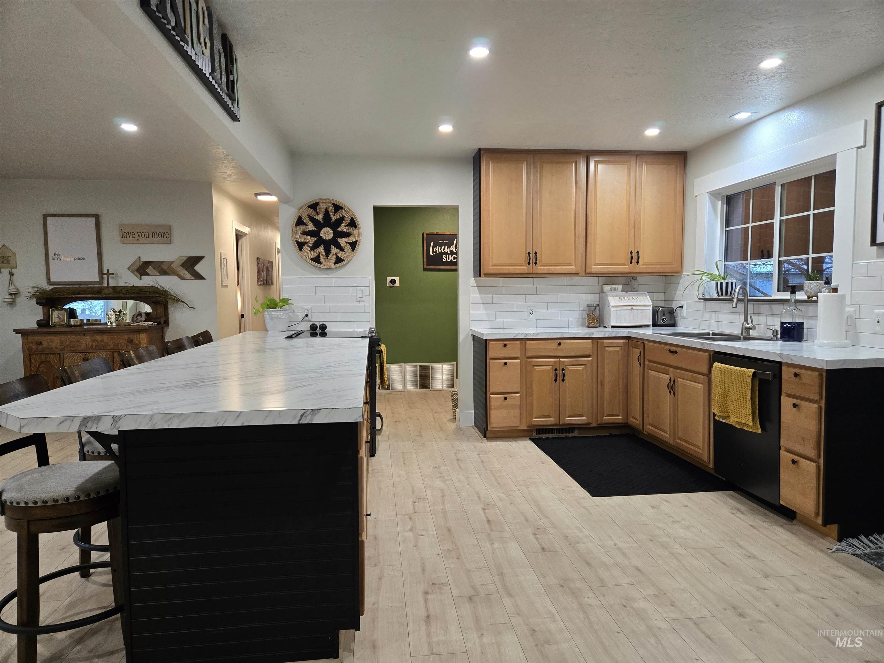 813 Reece Ave, Nyssa, Oregon 97913, 4 Bedrooms, 2 Bathrooms, Residential For Sale, Price $387,500,MLS 98975775