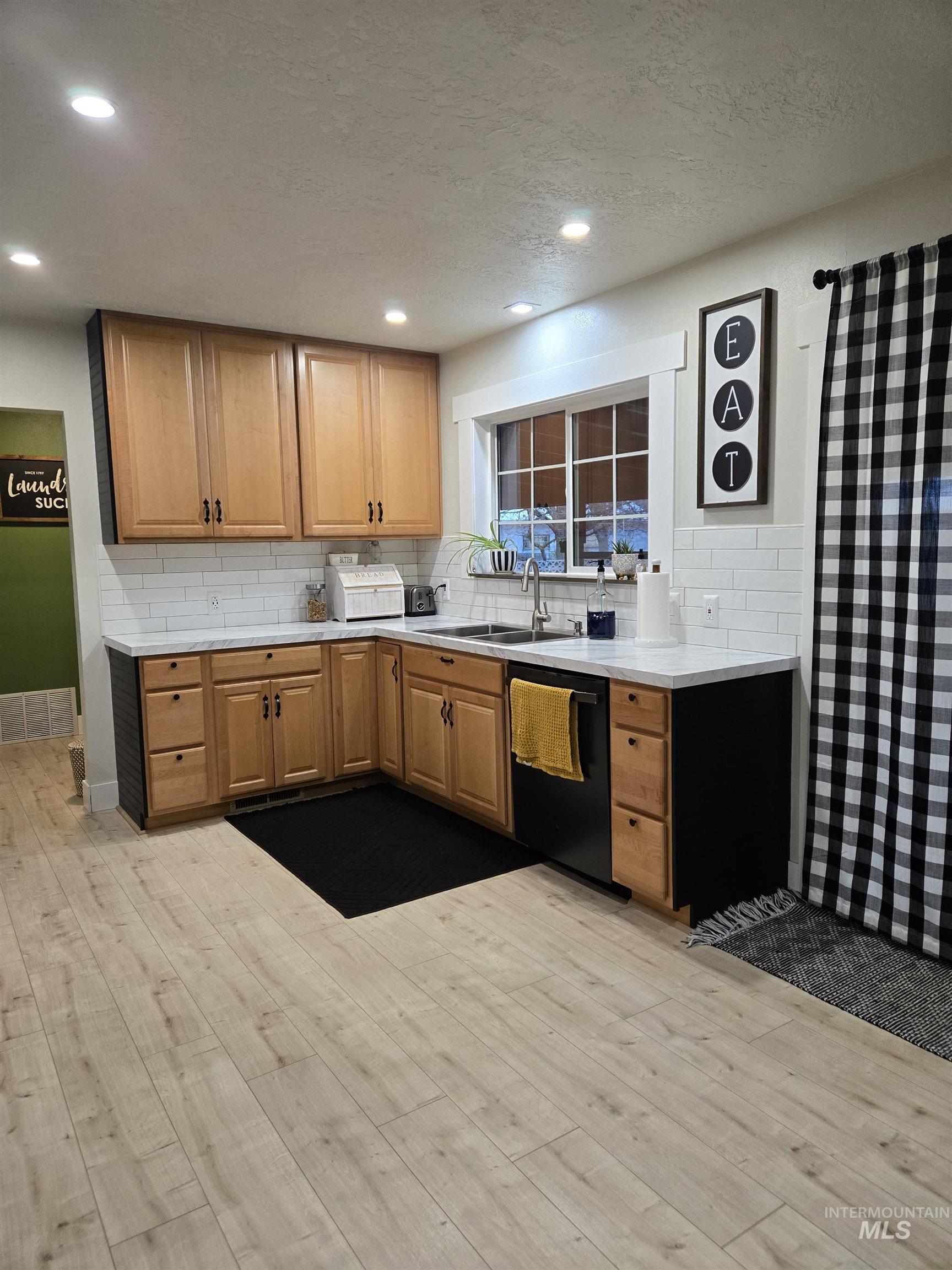 813 Reece Ave, Nyssa, Oregon 97913, 4 Bedrooms, 2 Bathrooms, Residential For Sale, Price $387,500,MLS 98975775