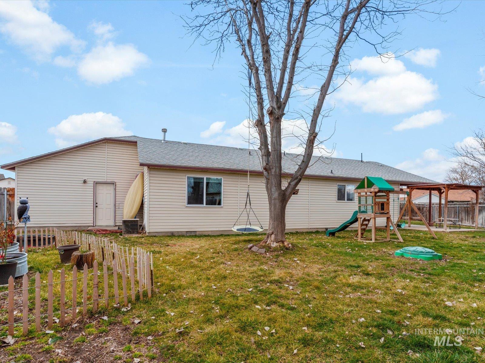 1624 W Hawaii Ave, Nampa, Idaho 83686, 3 Bedrooms, 2 Bathrooms, Residential For Sale, Price $359,990, 98975777