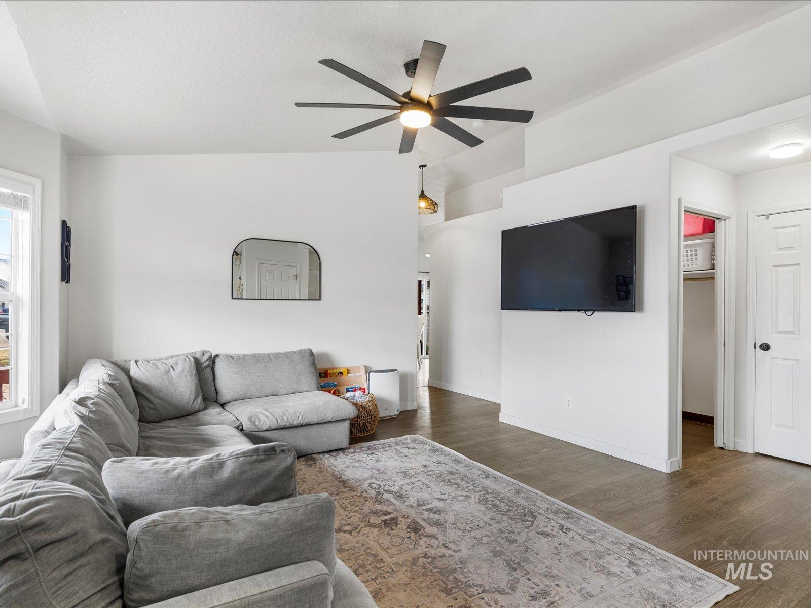 1624 W Hawaii Ave, Nampa, Idaho 83686, 3 Bedrooms, 2 Bathrooms, Residential For Sale, Price $359,990, 98975777